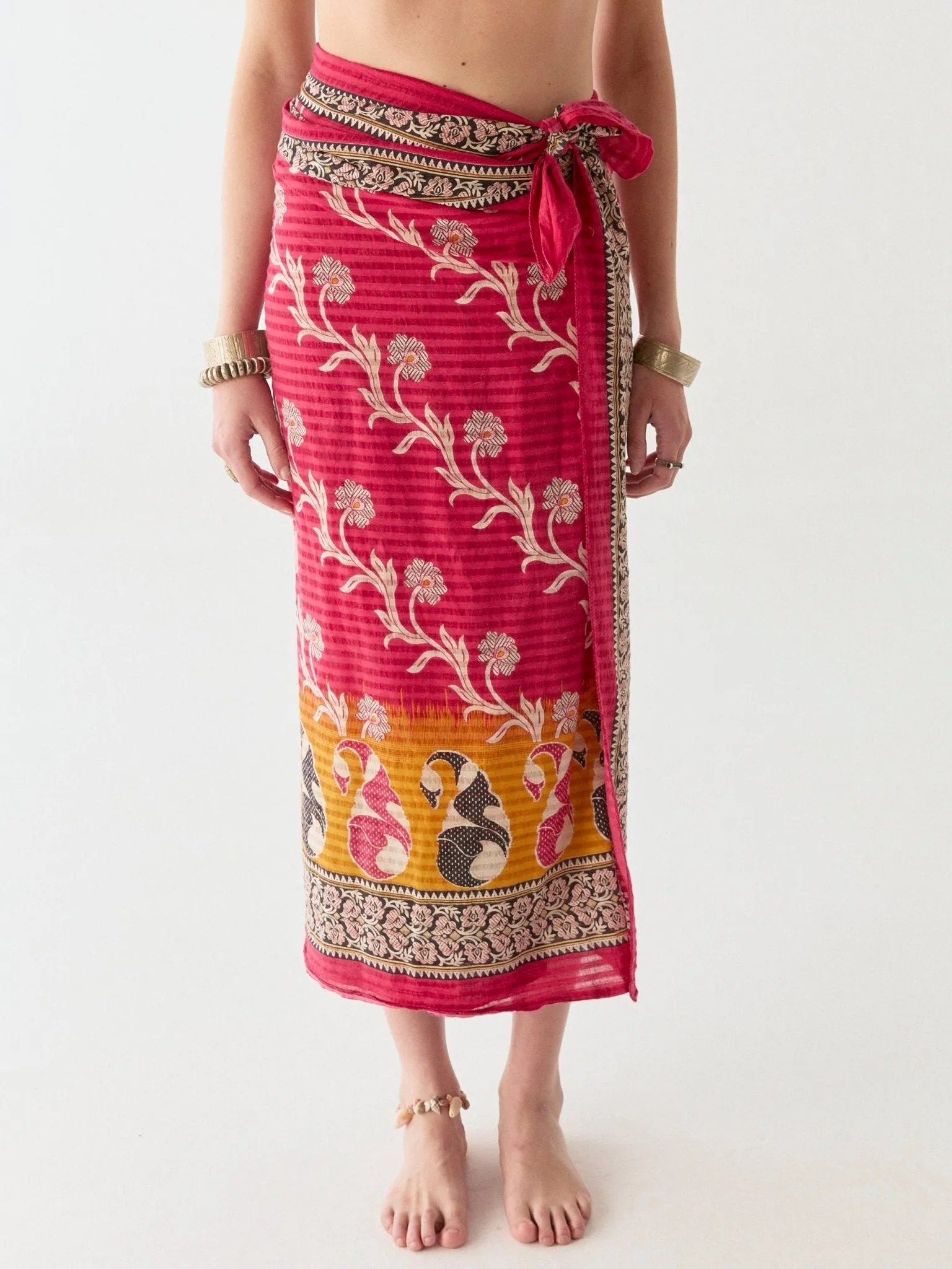 Byron Pareo - Red Stuart sold by Maison Hotel product image thumbnail 2