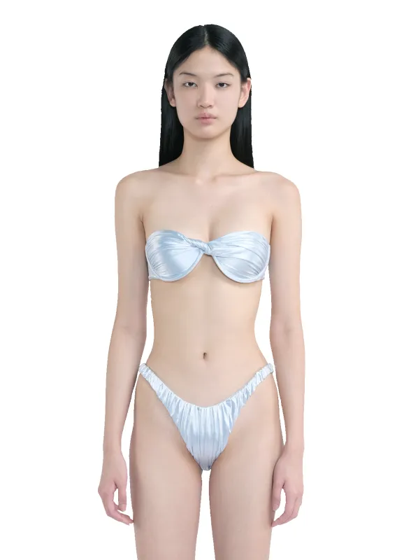 Twisted Top made by Isa Boulder