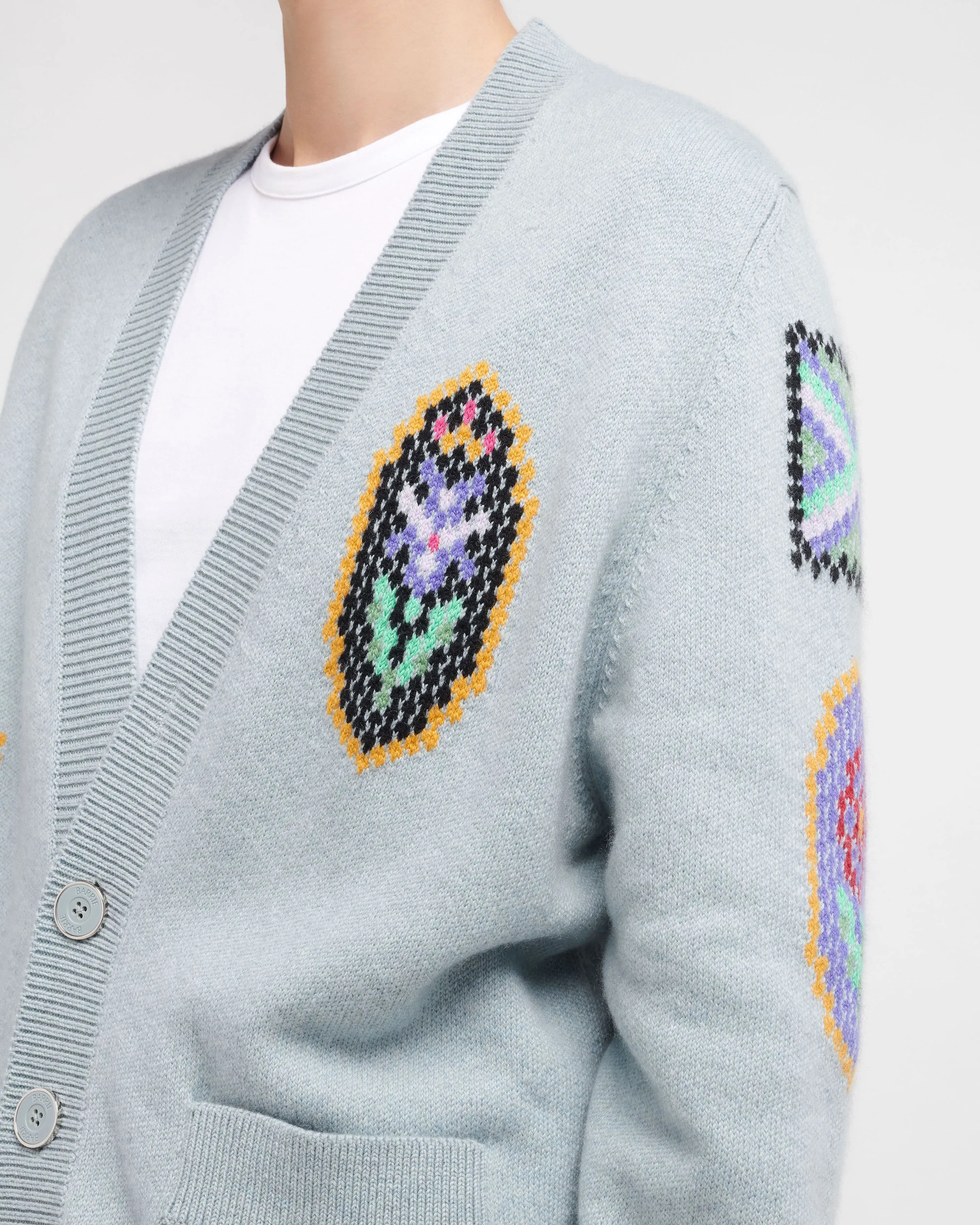 Cardigan col V en cachemire à symboles écossais sold by Barrie product image thumbnail 2