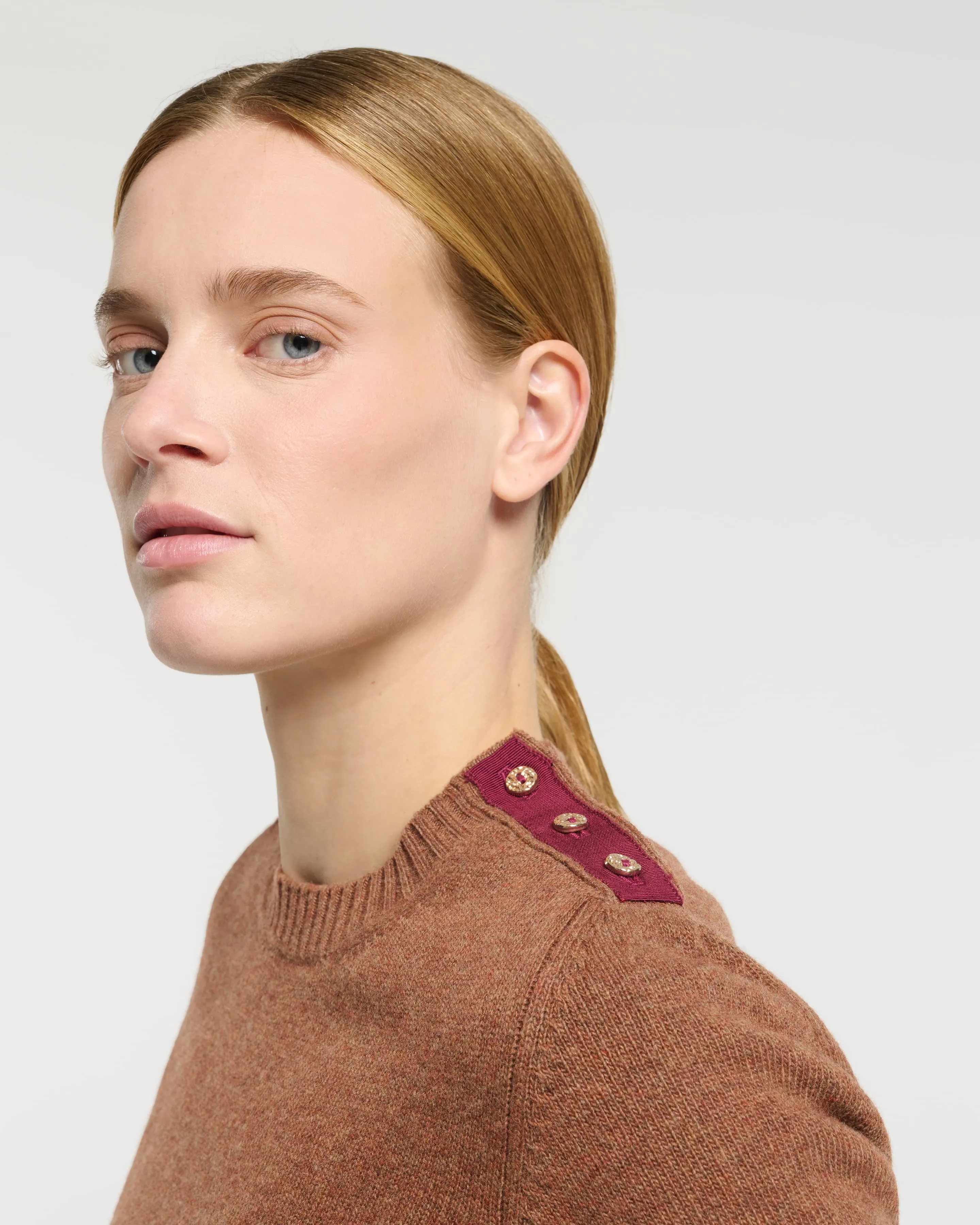 Pull en laine avec détail ruban sold by Barrie product image thumbnail 2