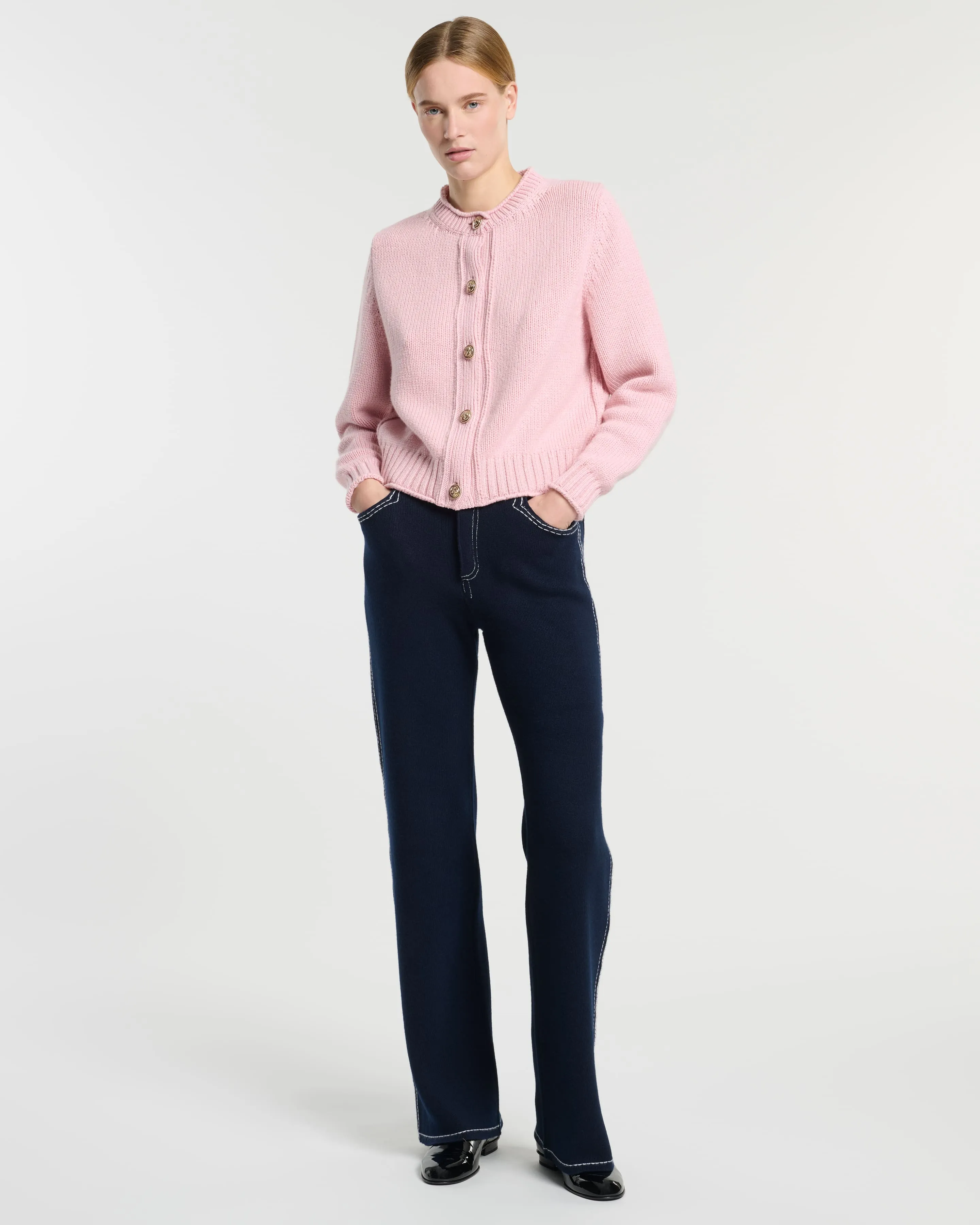 Cardigan épais en cachemire à boutons dorés sold by Barrie product image thumbnail 4