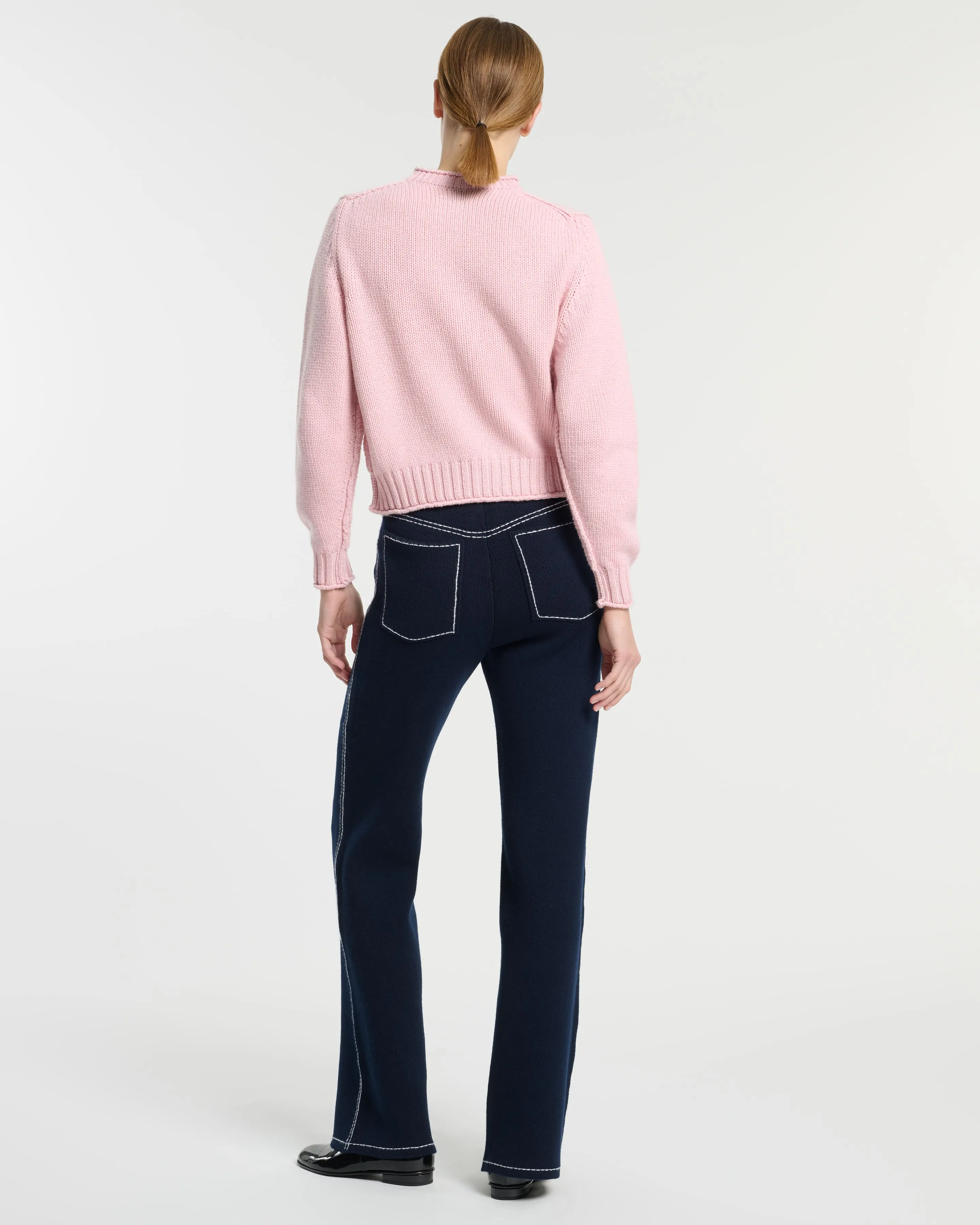 Cardigan épais en cachemire à boutons dorés sold by Barrie product image thumbnail 5