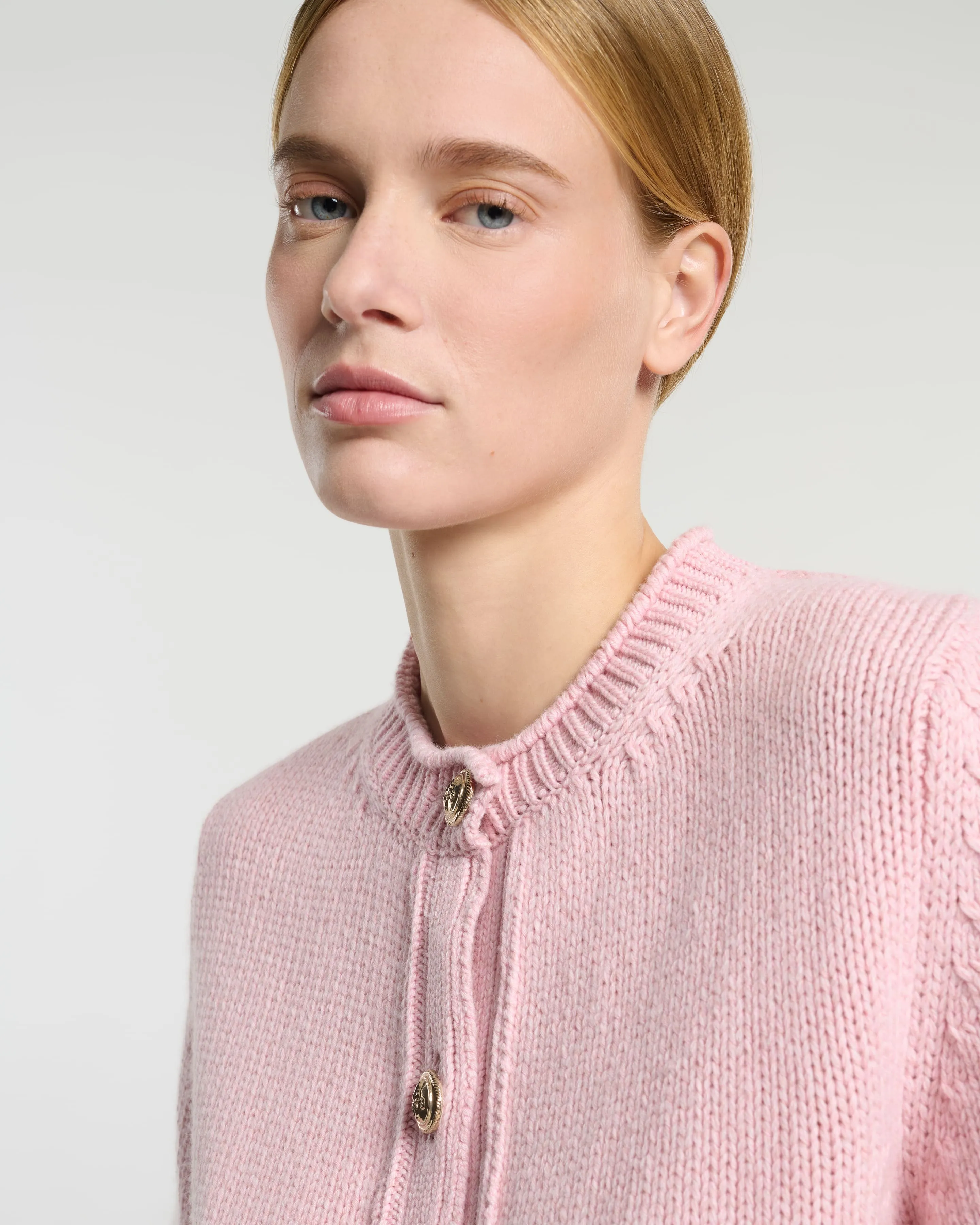 Cardigan épais en cachemire à boutons dorés sold by Barrie product image thumbnail 2