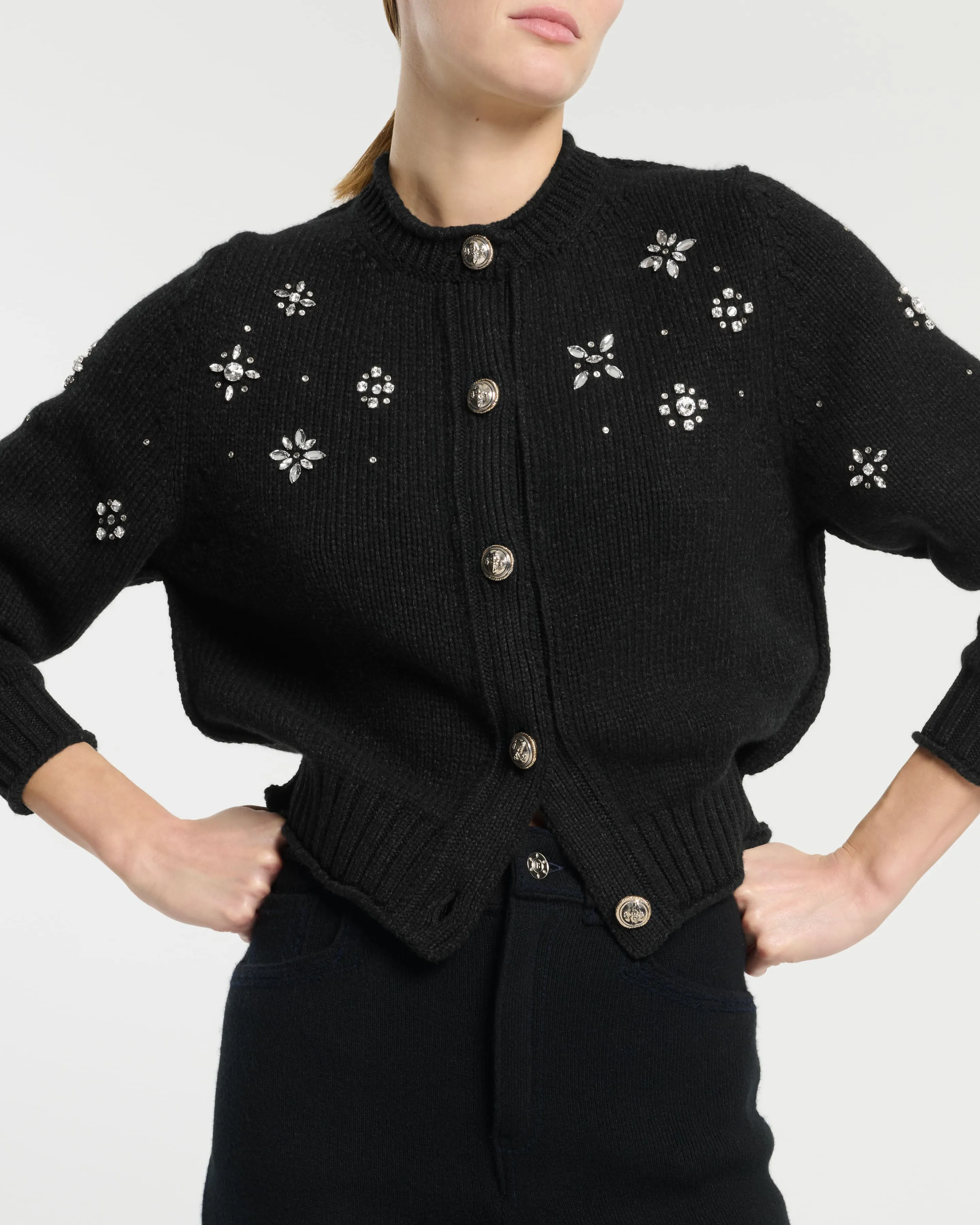 Cardigan épais en cachemire avec détail bijoux sold by Barrie product image thumbnail 2