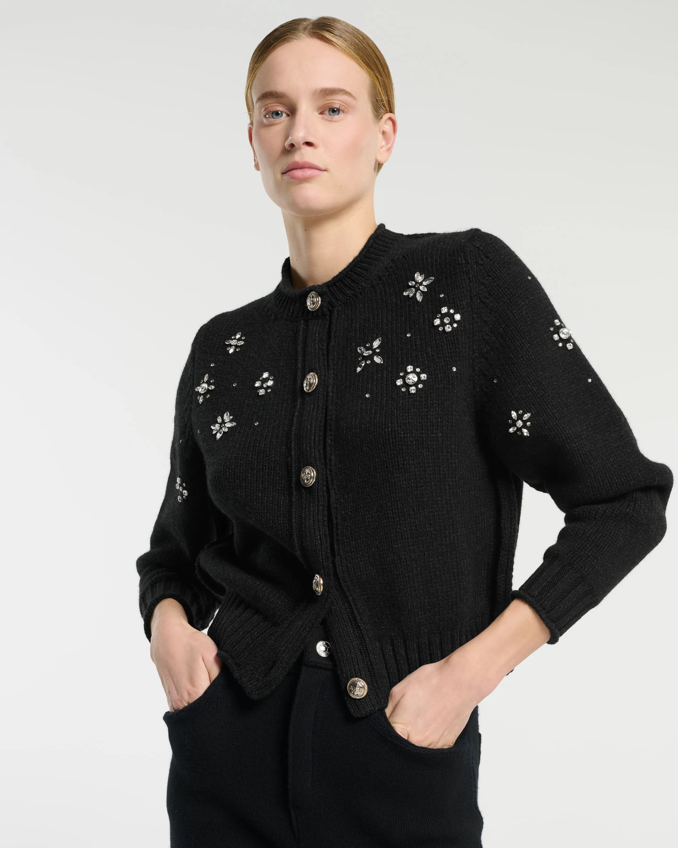 Cardigan épais en cachemire avec détail bijoux sold by Barrie product image thumbnail 3