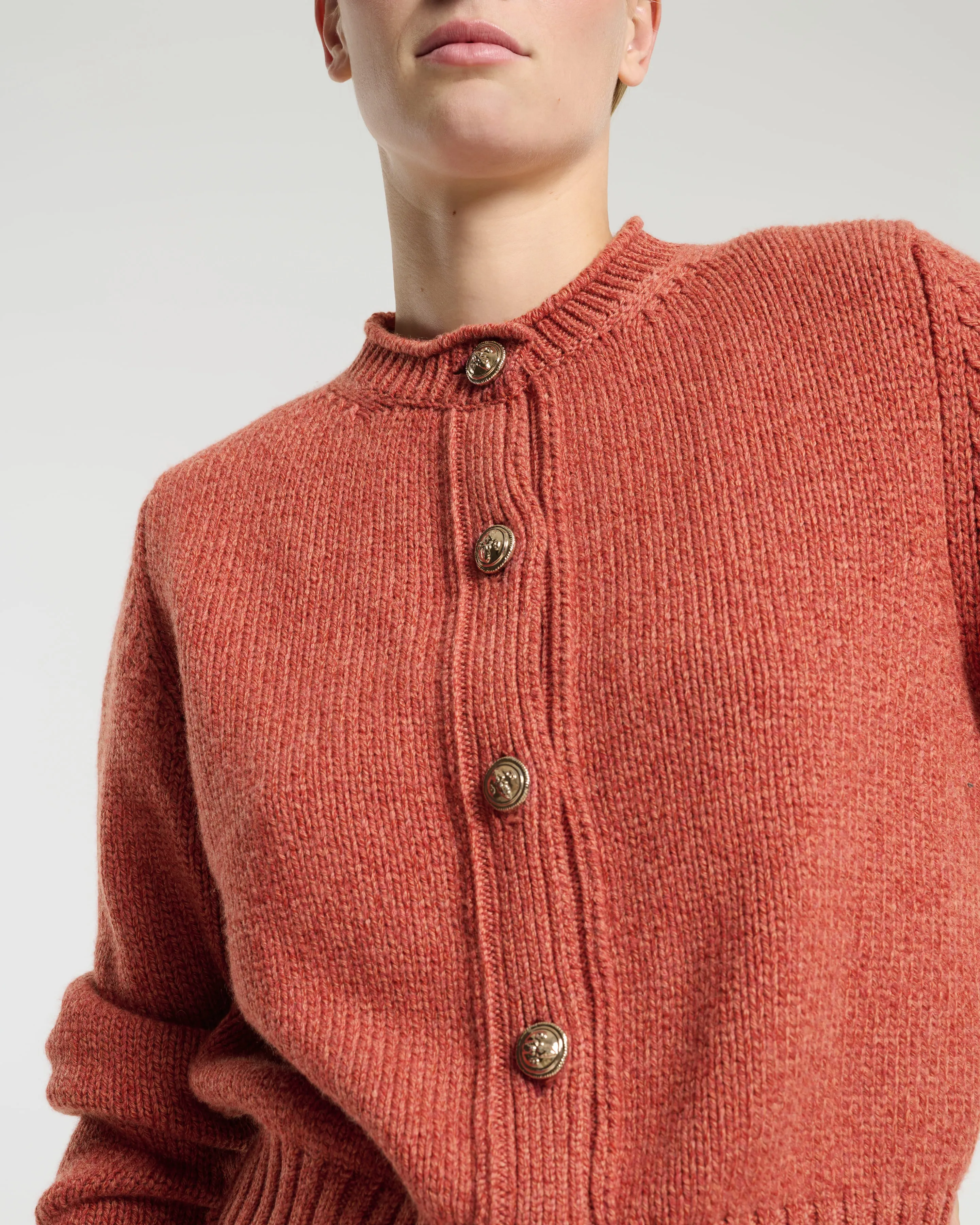 Cardigan épais en cachemire à boutons dorés sold by Barrie product image thumbnail 2