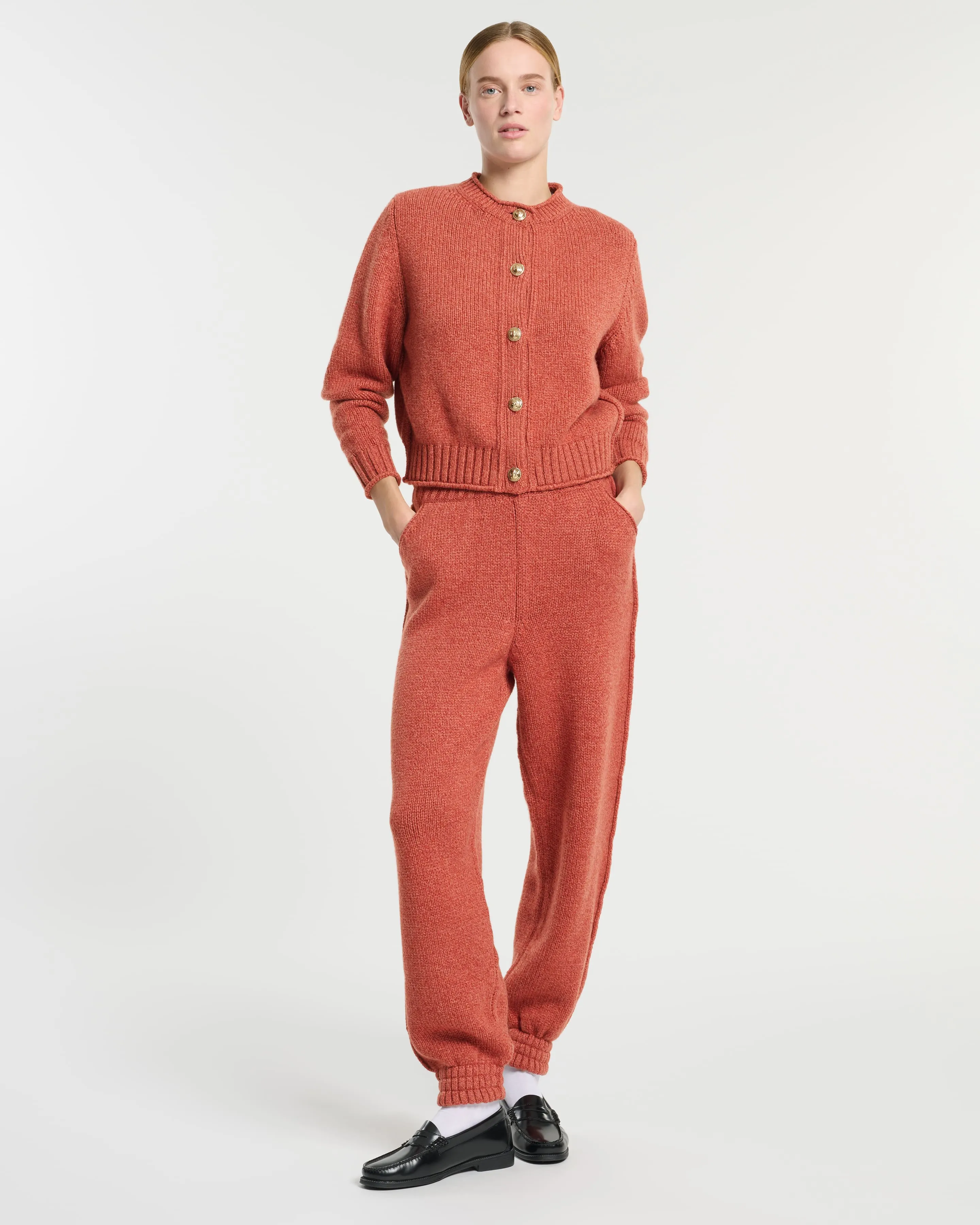 Cardigan épais en cachemire à boutons dorés sold by Barrie product image thumbnail 4