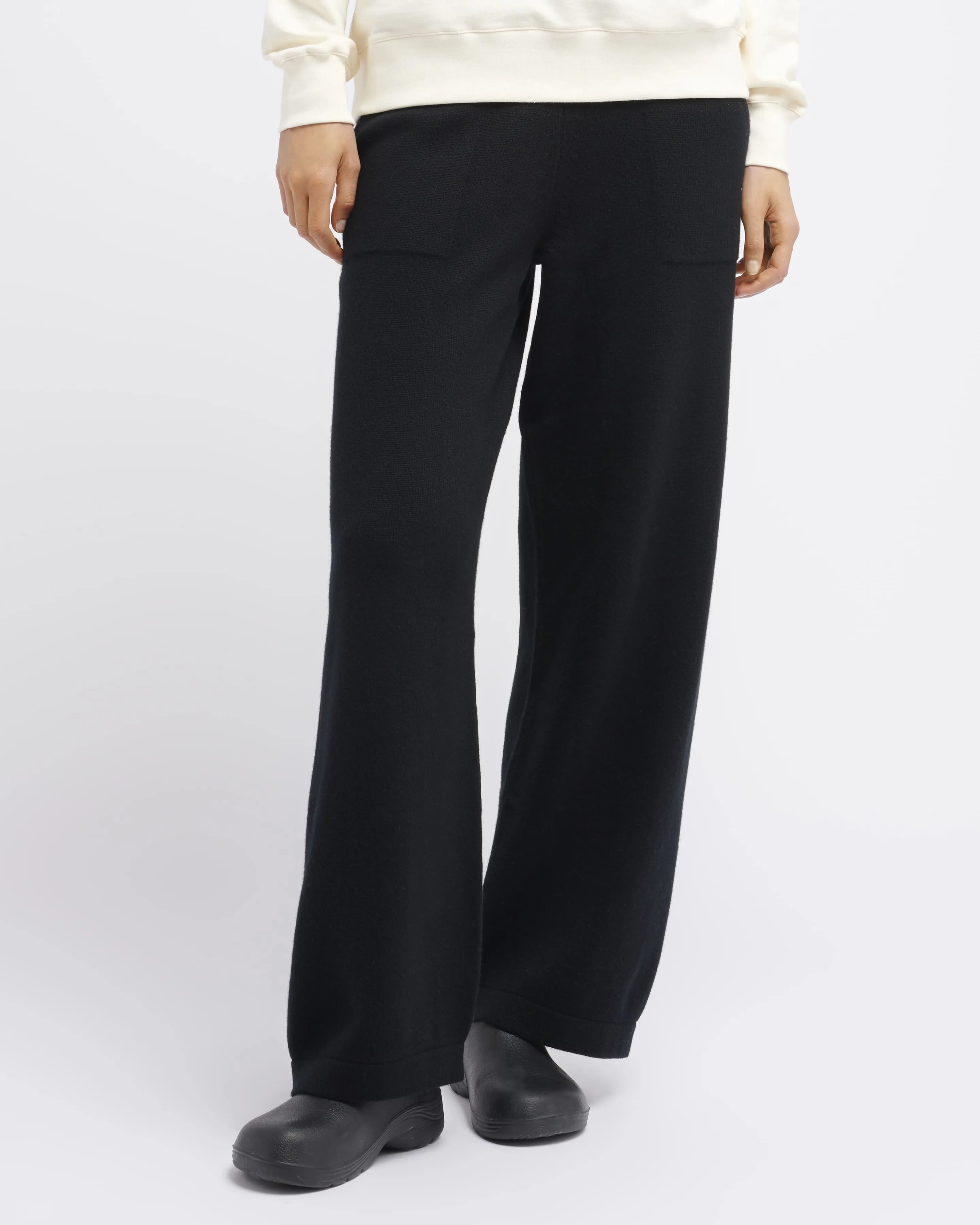 Pantalon coupe large en cachemire sold by Barrie product image thumbnail 5