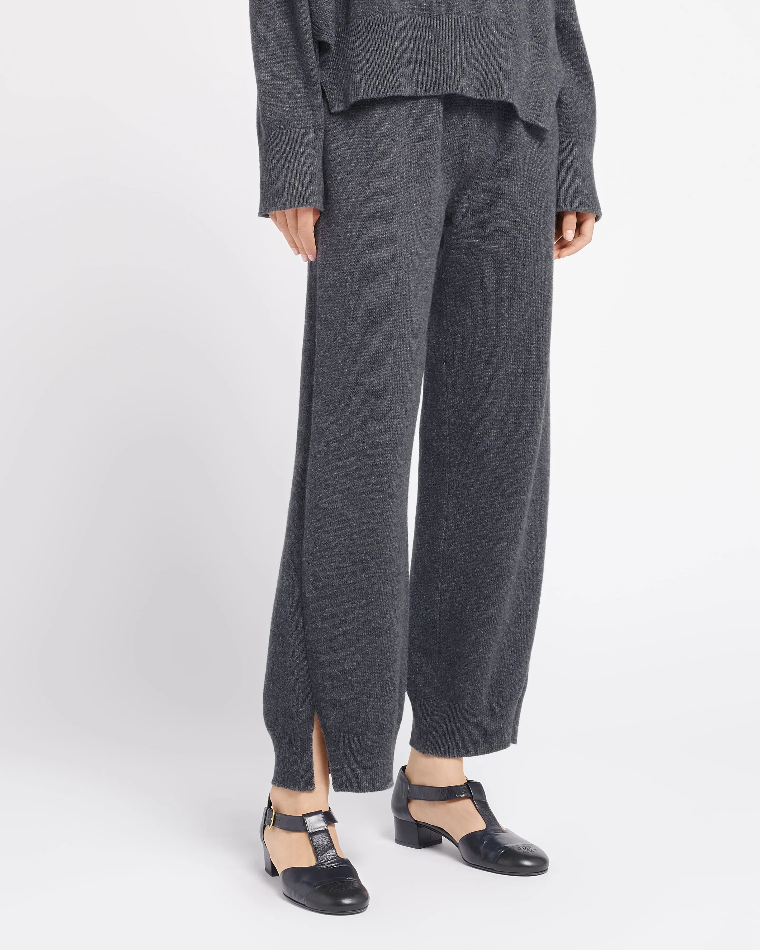 Pantalon iconique en cachemire sold by Barrie product image thumbnail 4