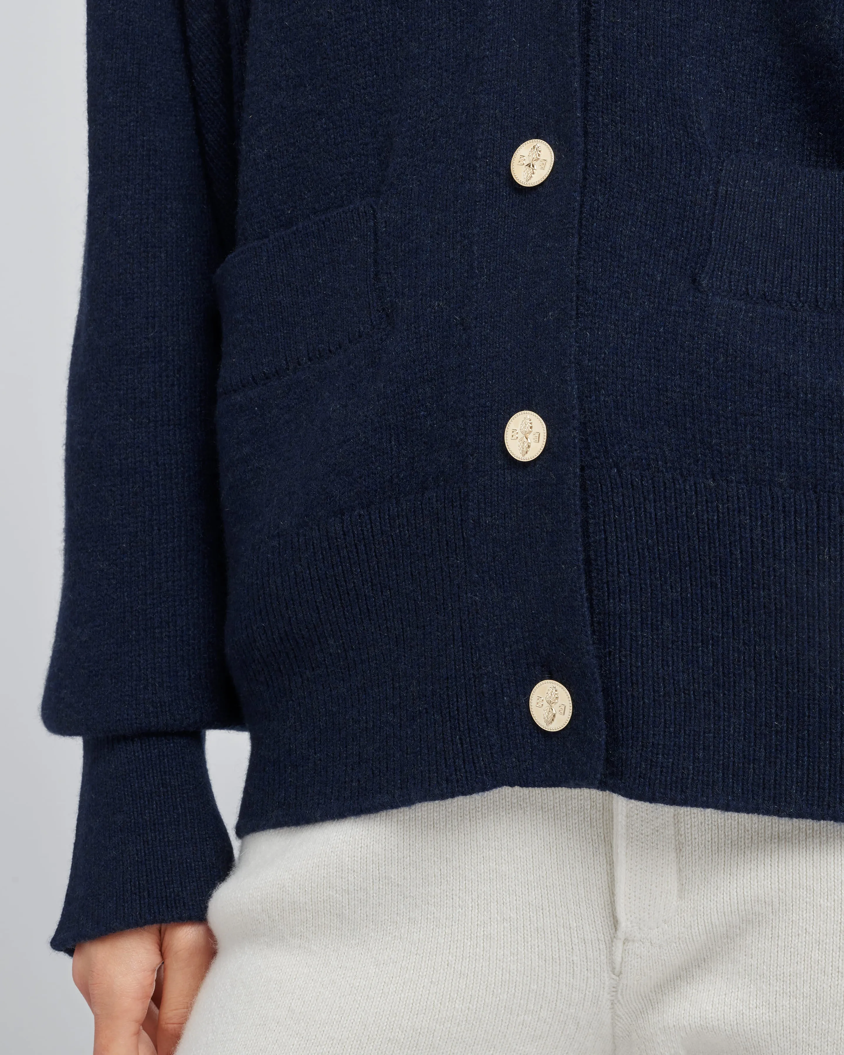 Cardigan iconique en cachemire sold by Barrie product image thumbnail 2