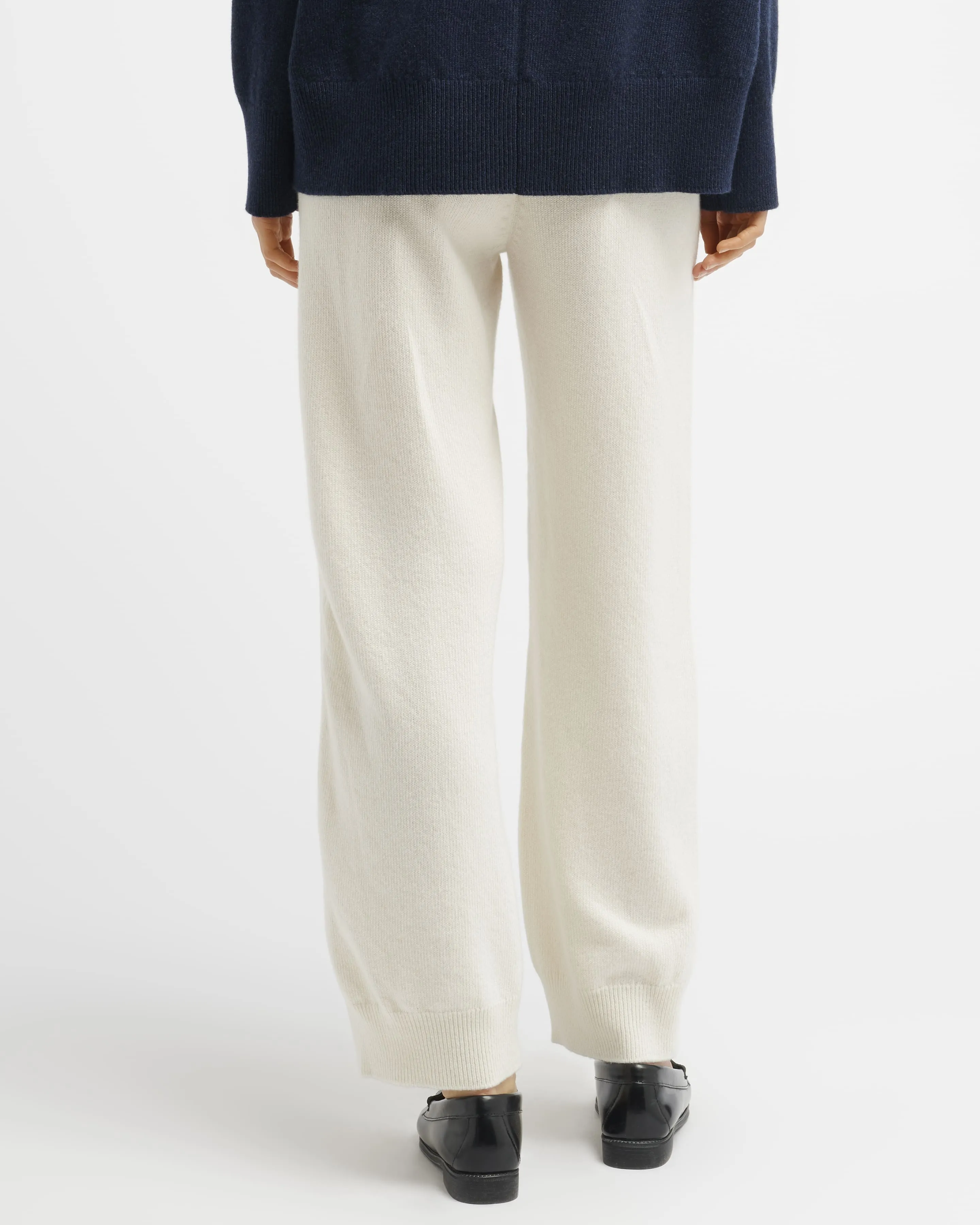 Pantalon iconique en cachemire sold by Barrie product image thumbnail 5