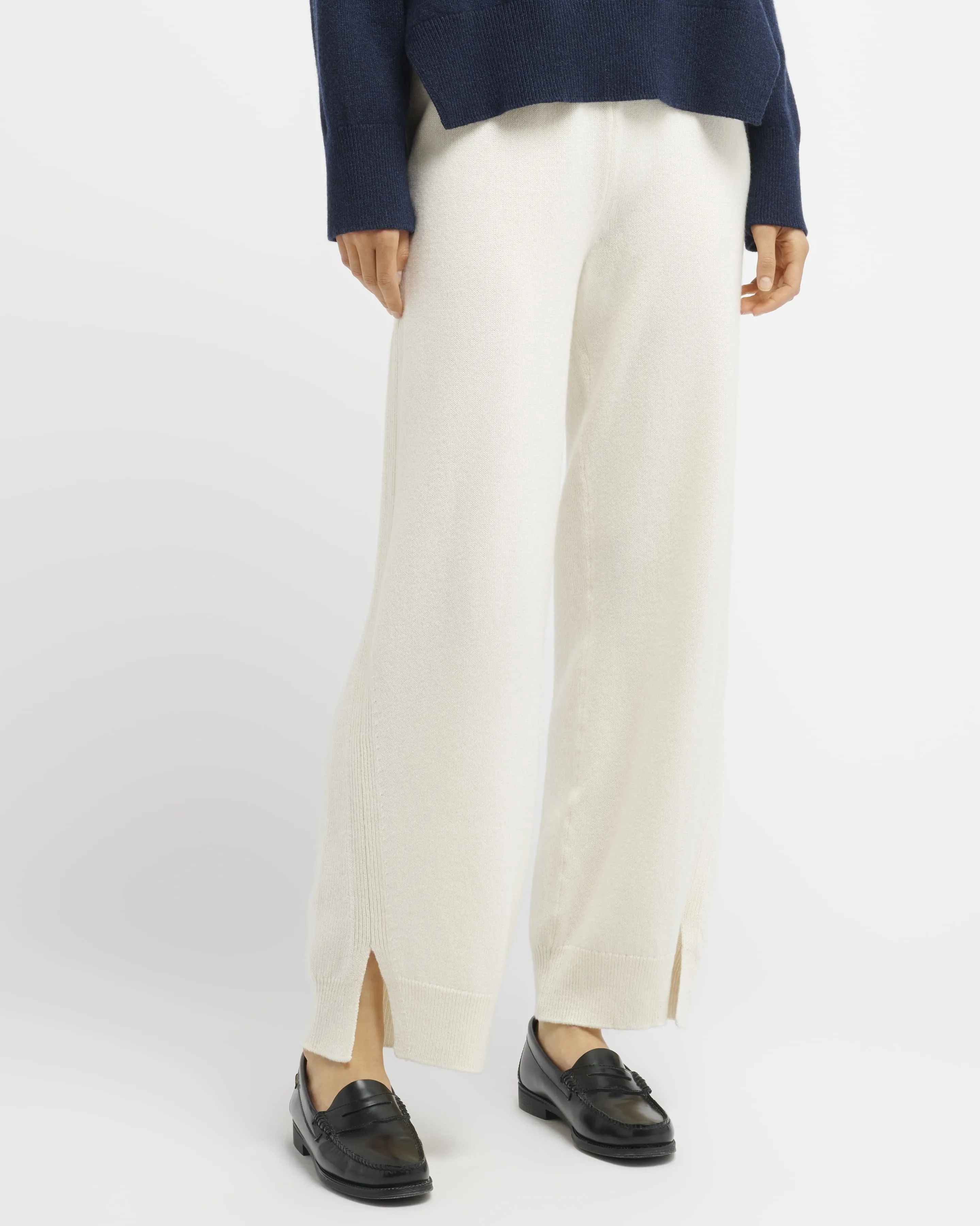 Pantalon iconique en cachemire sold by Barrie product image thumbnail 2