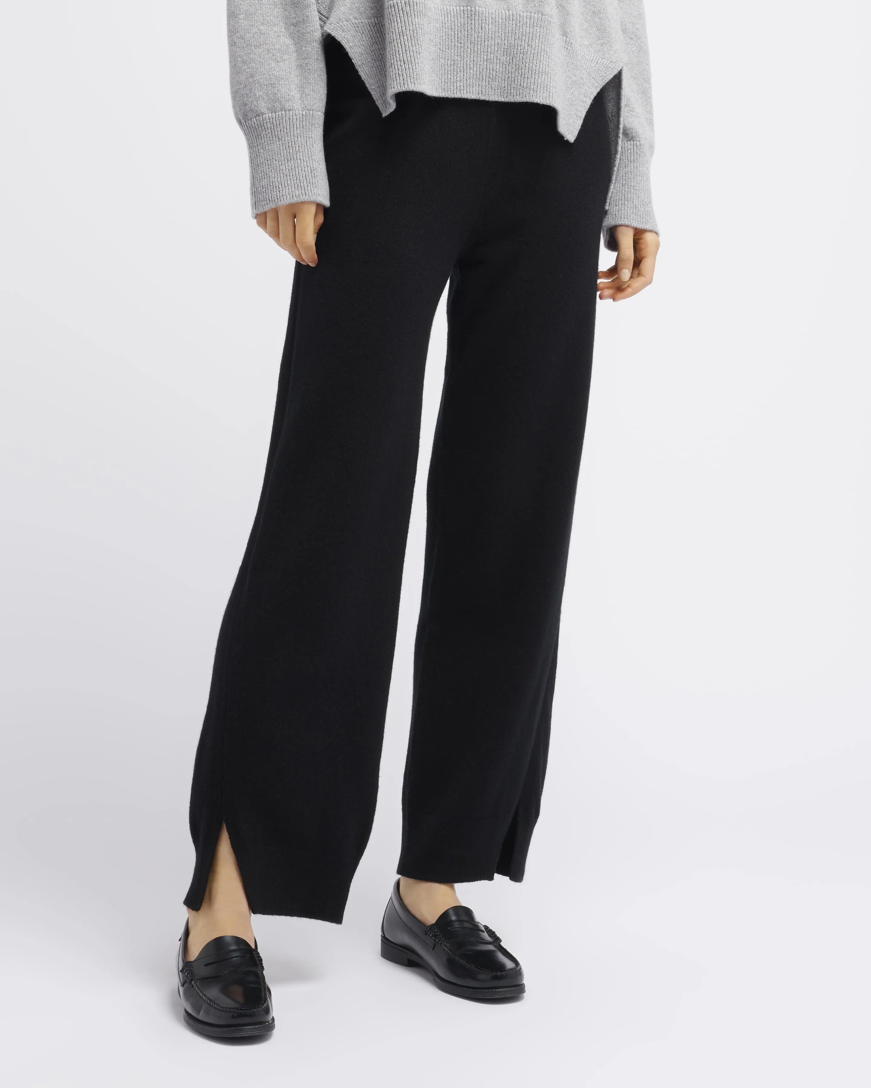 Pantalon iconique en cachemire sold by Barrie product image thumbnail 4
