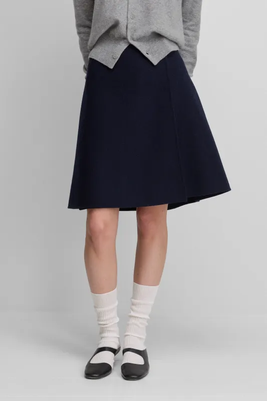 n°465 line short made by extreme cashmere