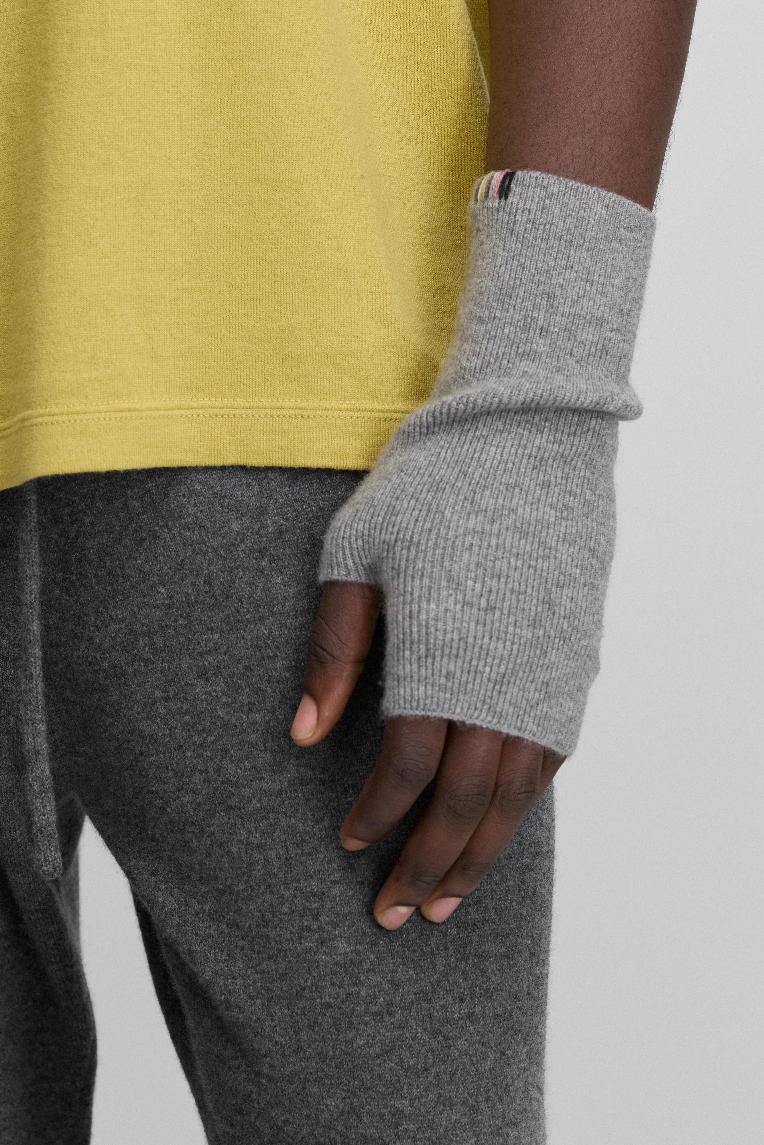 n°391 moufle sold by extreme cashmere