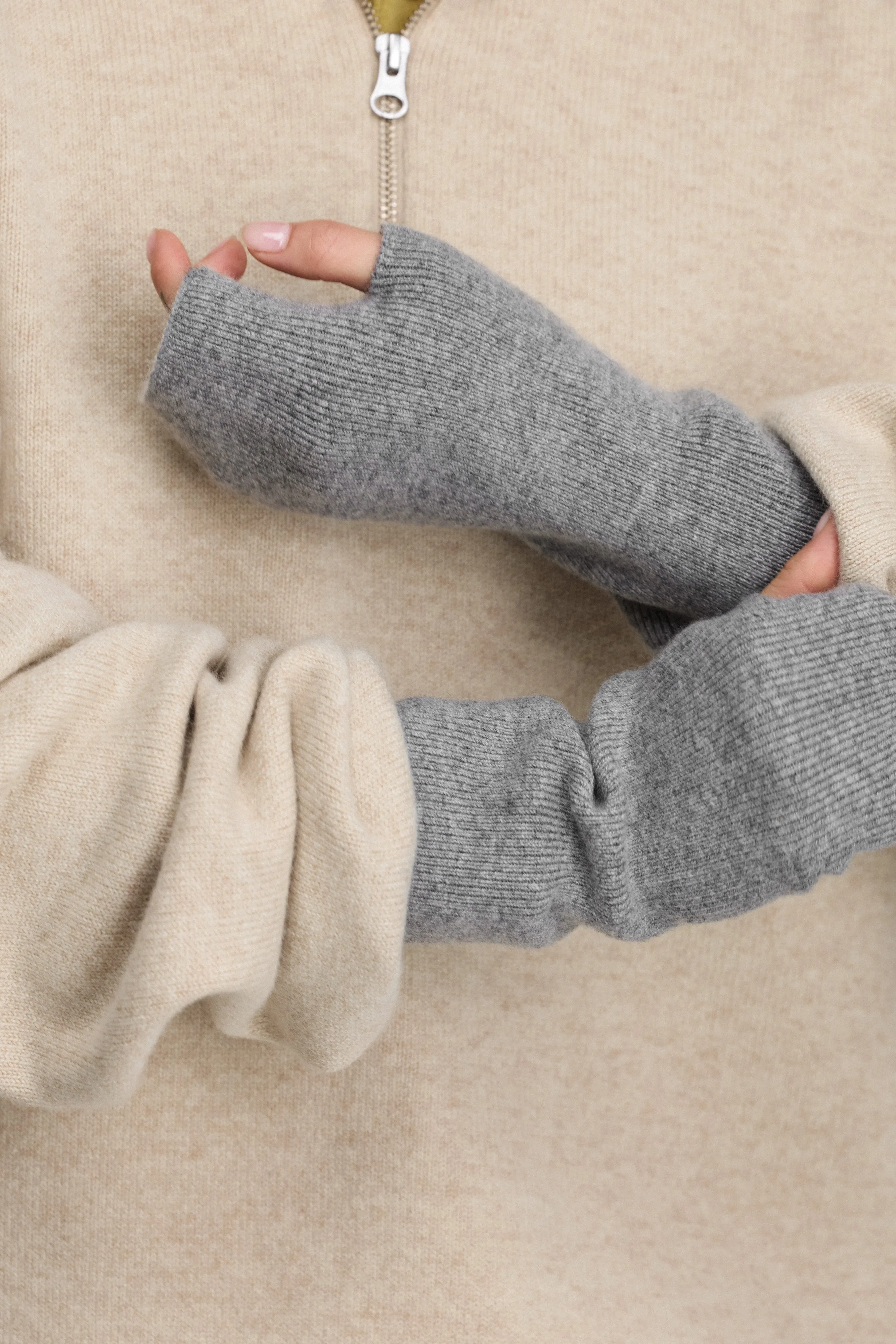 n°391 moufle sold by extreme cashmere product image thumbnail 4