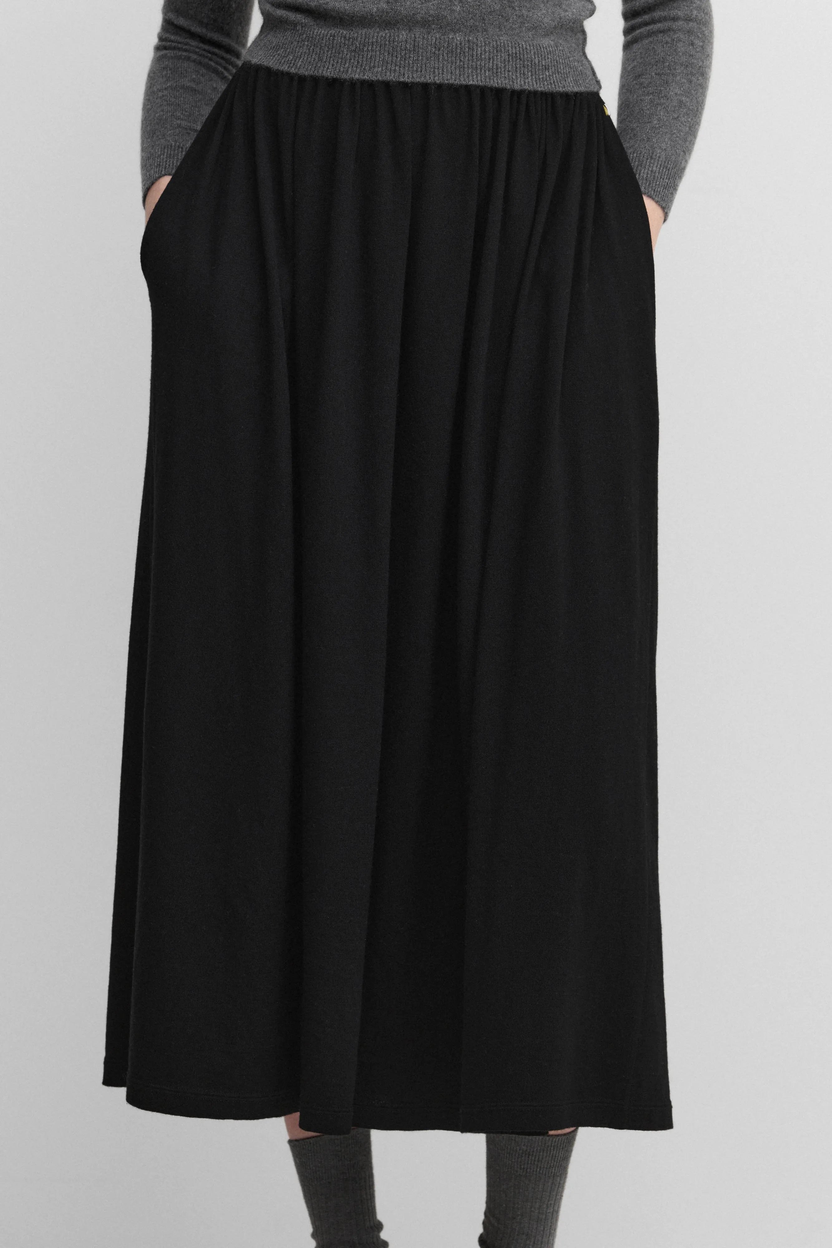 n°403 mary short sold by extreme cashmere