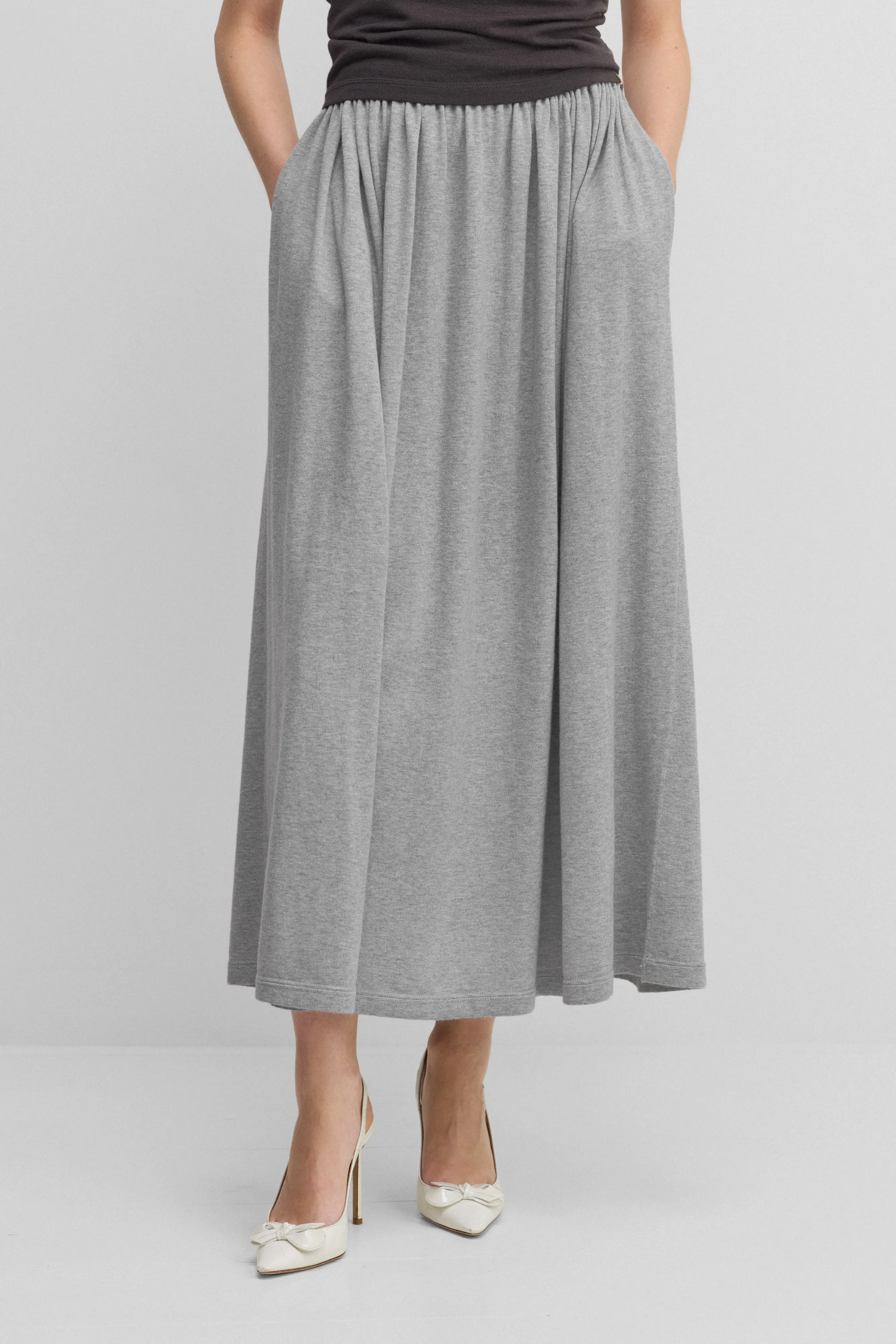 n°403 mary short sold by extreme cashmere product image thumbnail 2