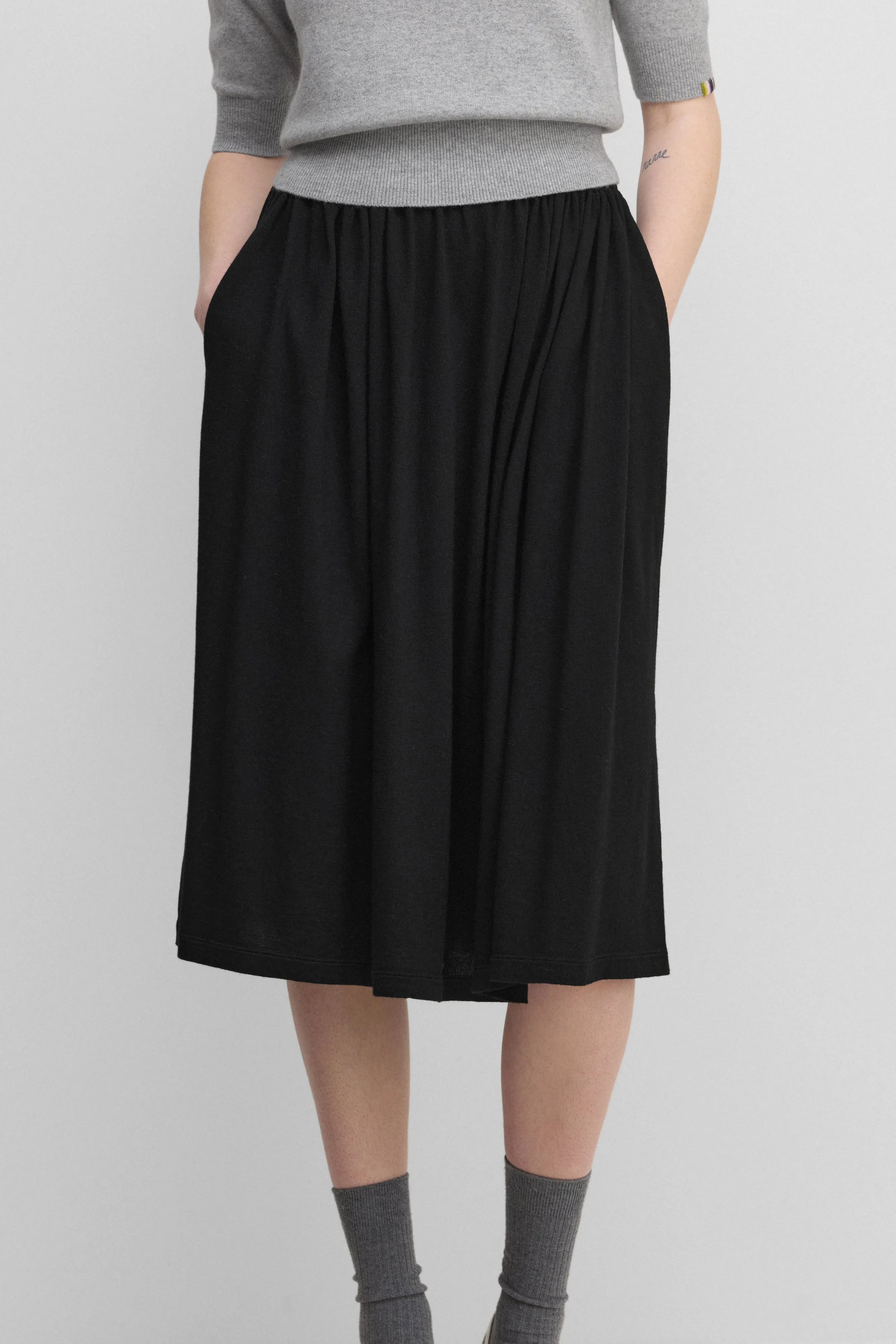n°403 mary xtra short sold by extreme cashmere
