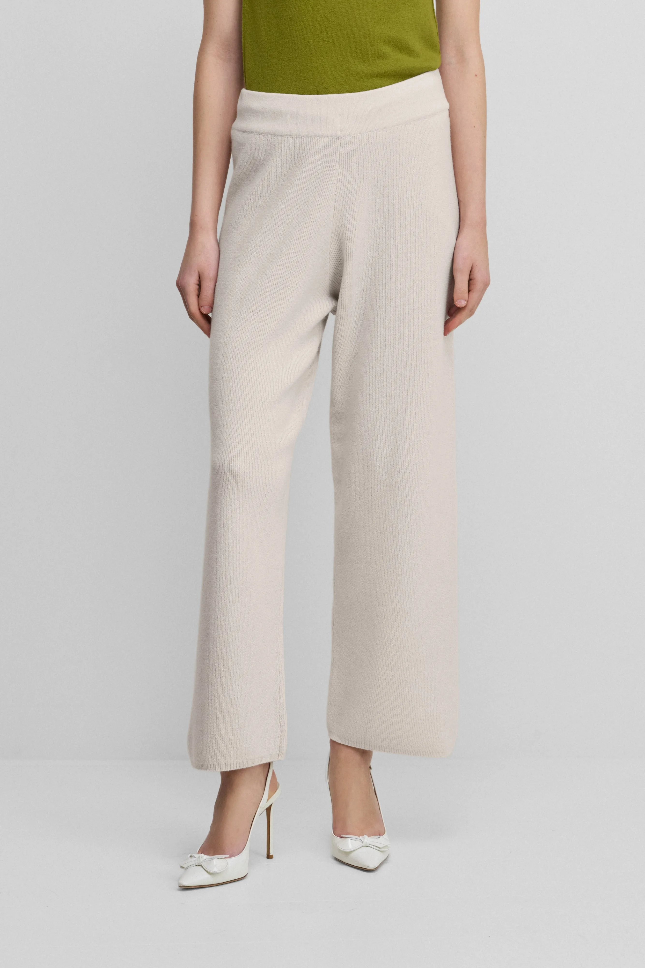 n°387 strut short sold by extreme cashmere product image thumbnail 3