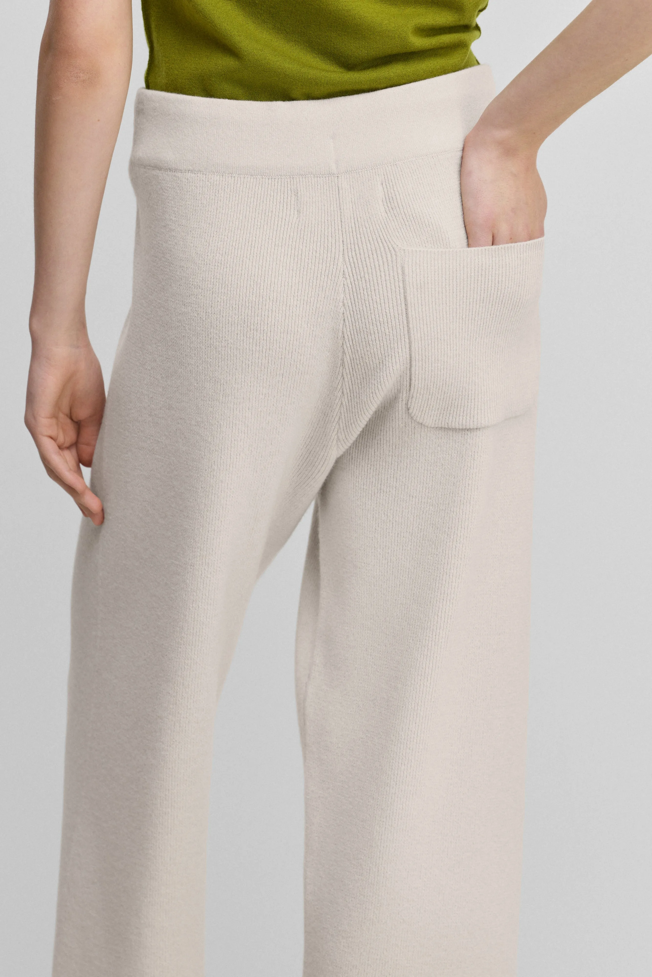 n°387 strut short sold by extreme cashmere product image thumbnail 2