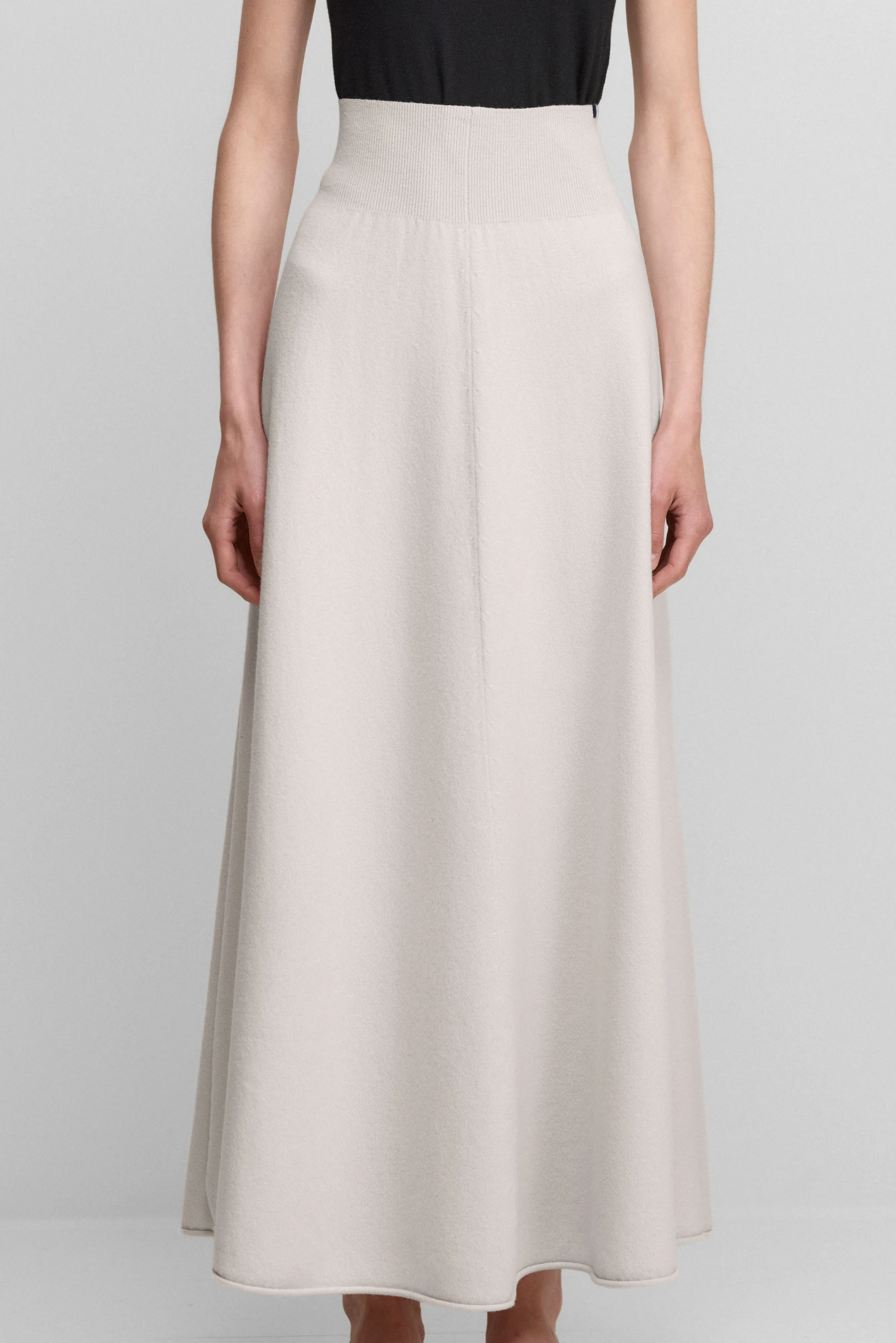 n°498 grace short sold by extreme cashmere product image thumbnail 3