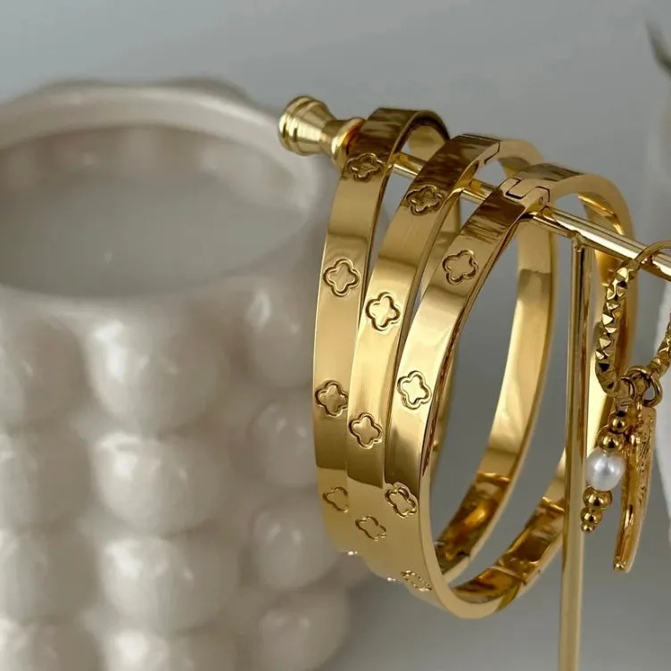 Clover Love Bangle Bracelet sold by Regina jewelry product image thumbnail 2