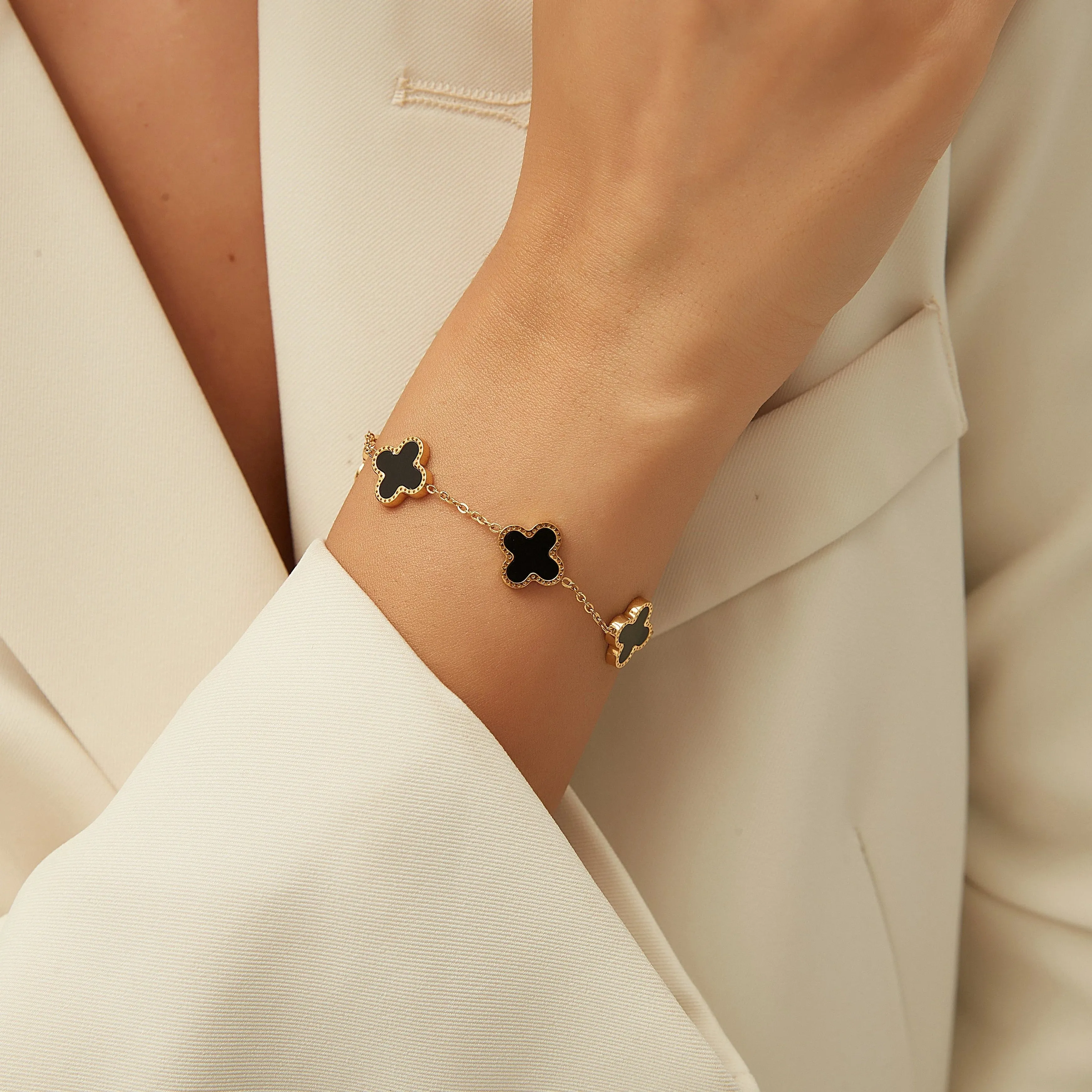 Clover Bracelet Black Shell sold by Regina jewelry product image thumbnail 3