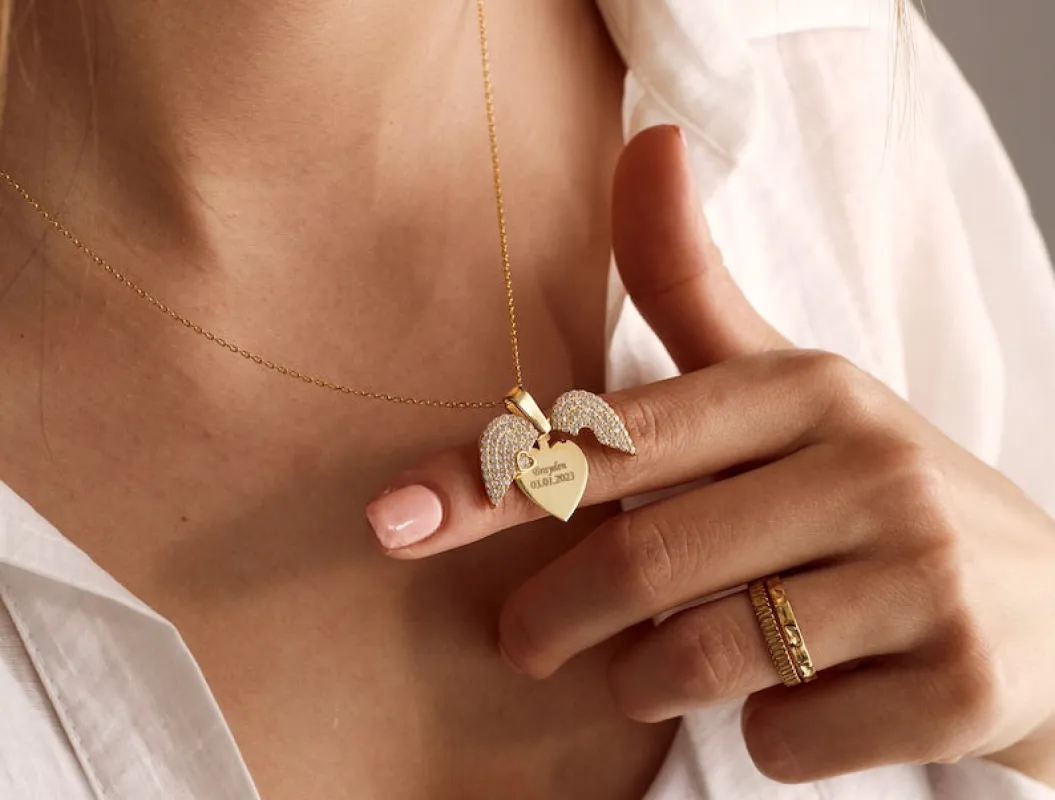 MEMORY - Personalized Opening Heart Necklace made by Regina jewelry