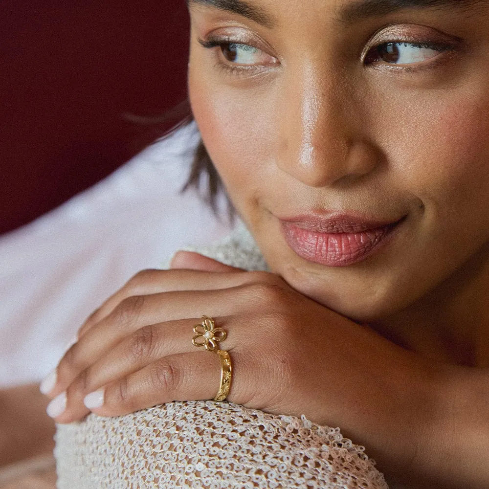 Daisy Bow Ring 18ct Gold Plate sold by Daisy Jewellery product image thumbnail 2