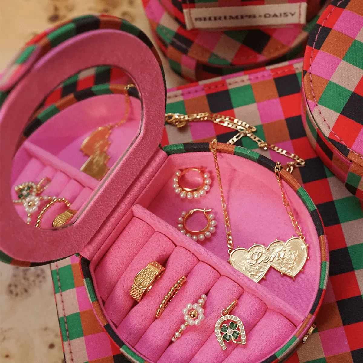 FREE Shrimps Compact Pink Jewellery Case sold by Daisy Jewellery product image thumbnail 4
