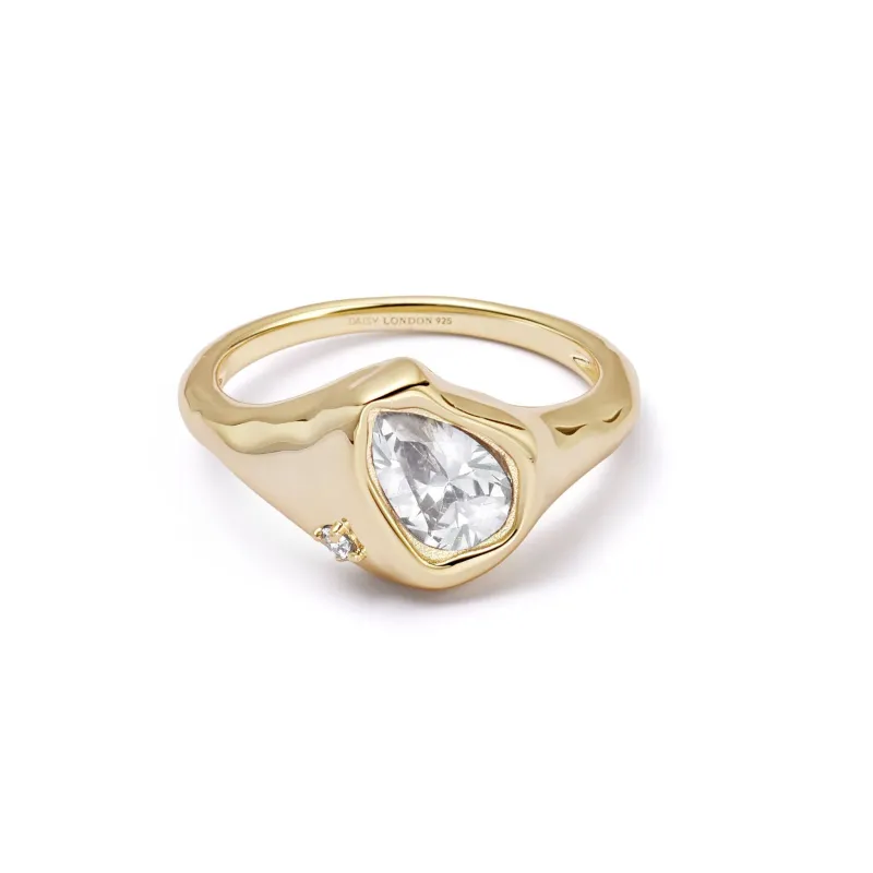 Estée Lalonde Organic Sapphire Ring 18ct Gold Plate made by Daisy Jewellery