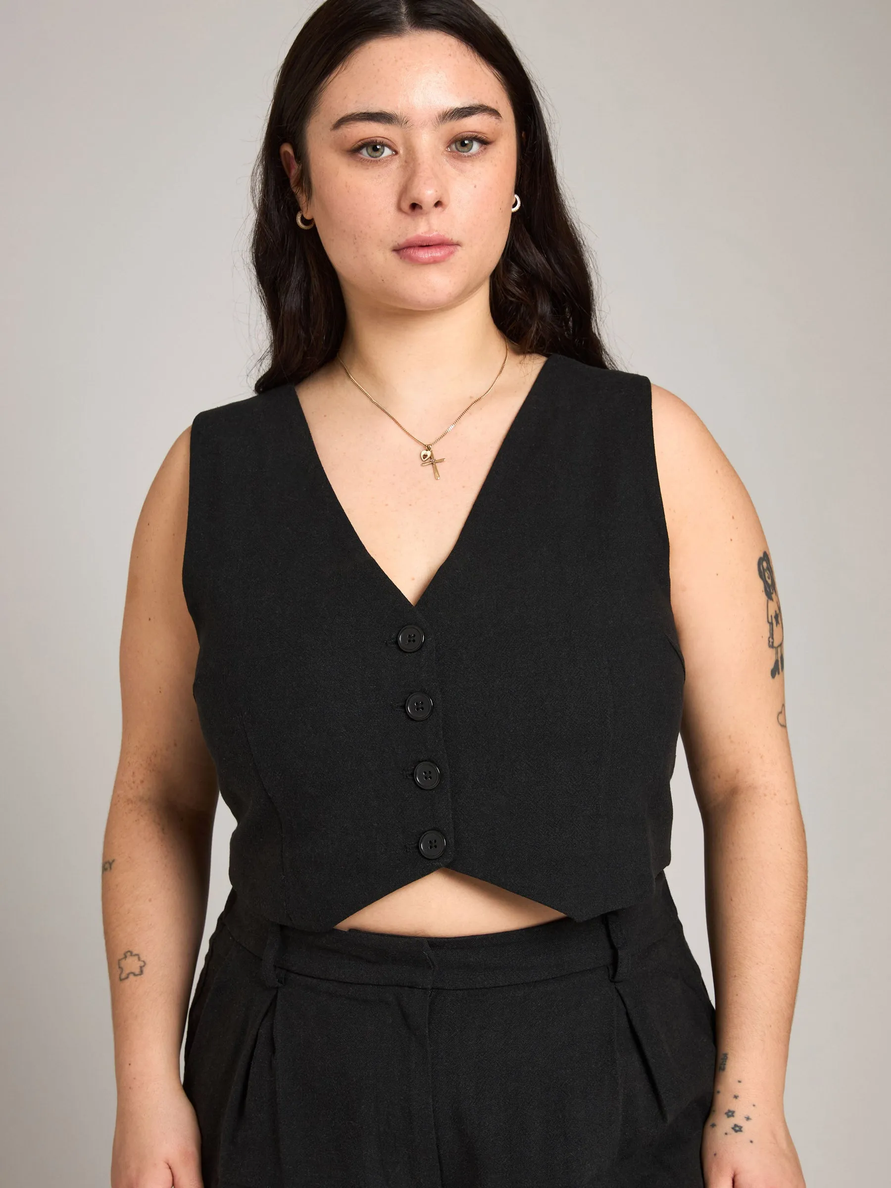 Linen Blend Cass Crop Vest sold by Plenty product image thumbnail 4