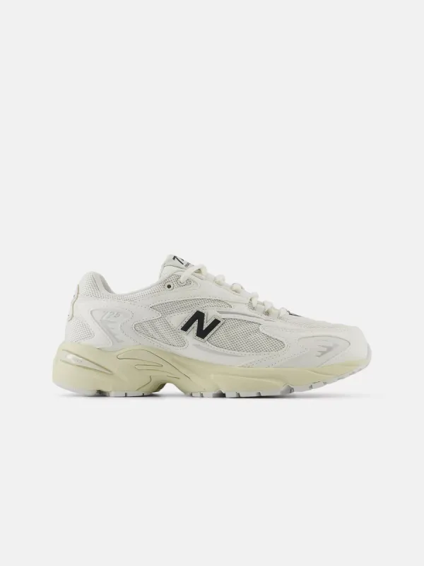 725 Sneaker sold by Plenty
