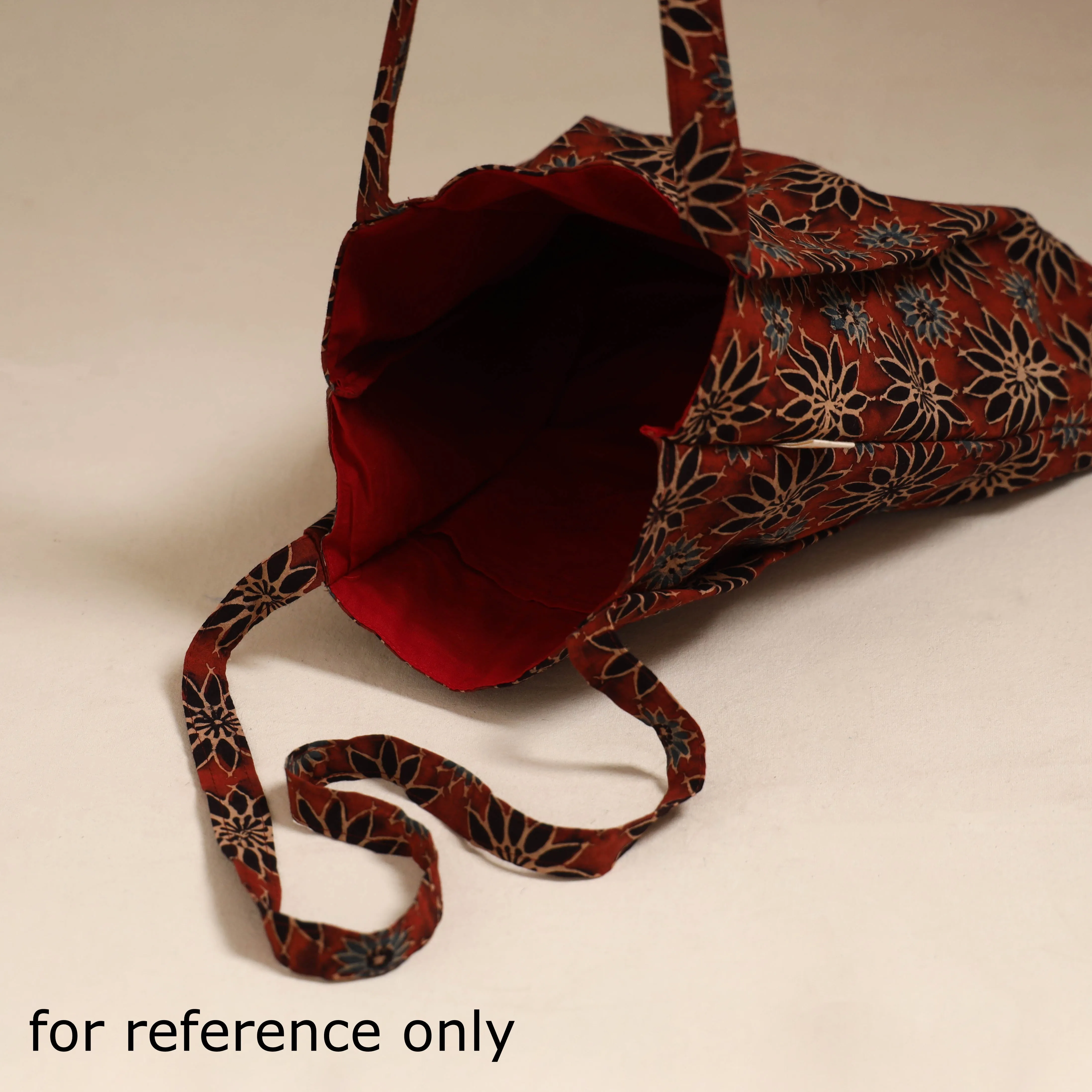 Handcrafted Fabric Jhola Bag 76 sold by Itokri product image thumbnail 3