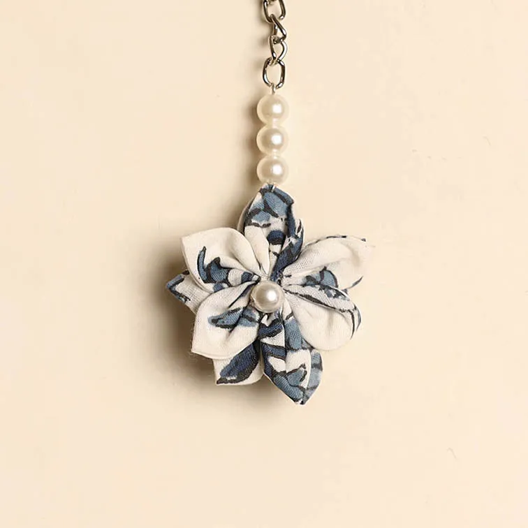 White - Beaded Fabart Flower Keychain 06 sold by Itokri product image thumbnail 2