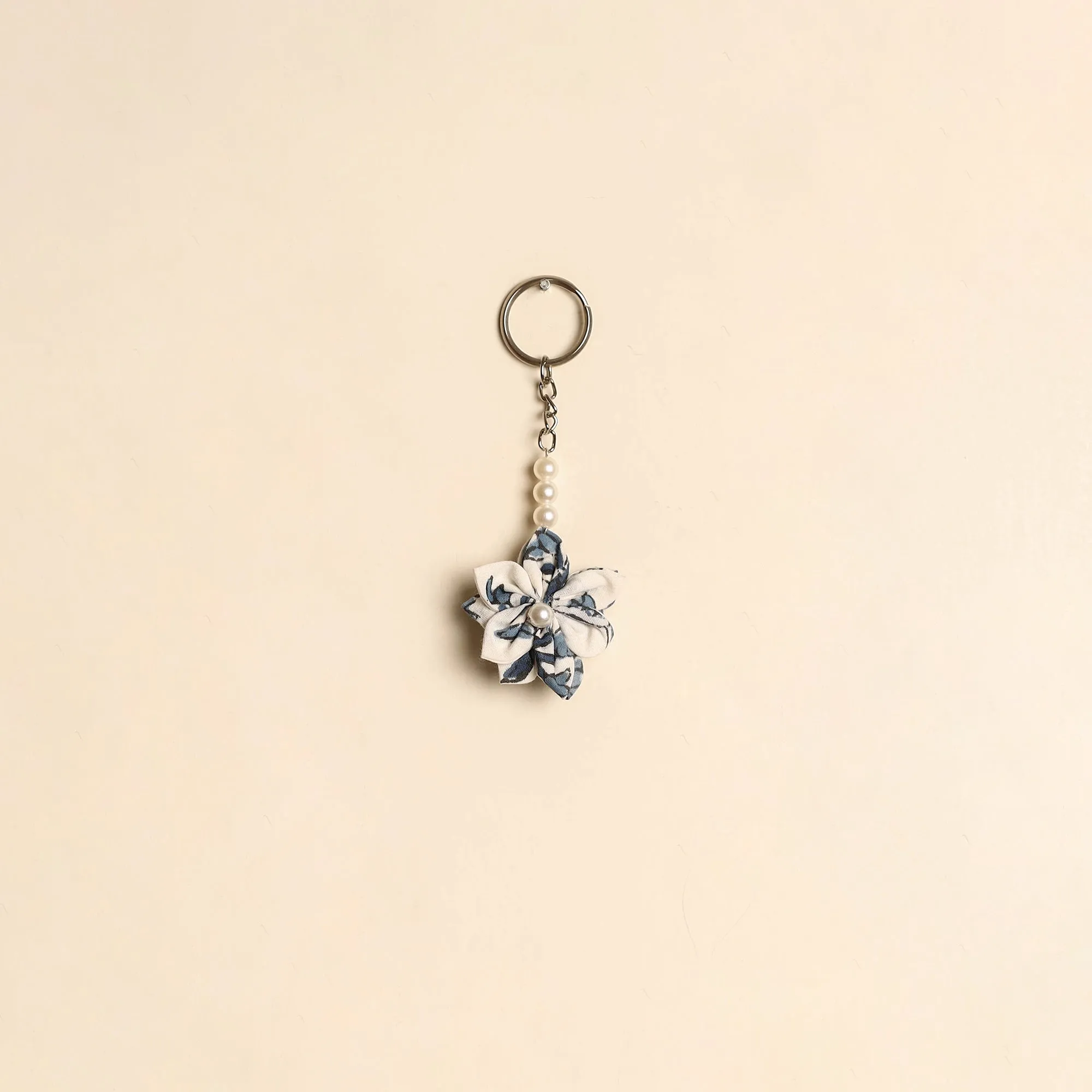 White - Beaded Fabart Flower Keychain 06 sold by Itokri