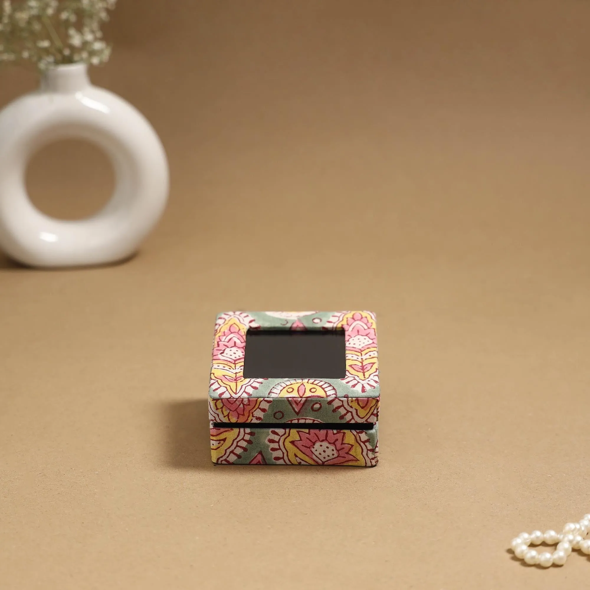 Green - Handcrafted Printed Fabric Ring/Earring Box 40 sold by Itokri product image thumbnail 3