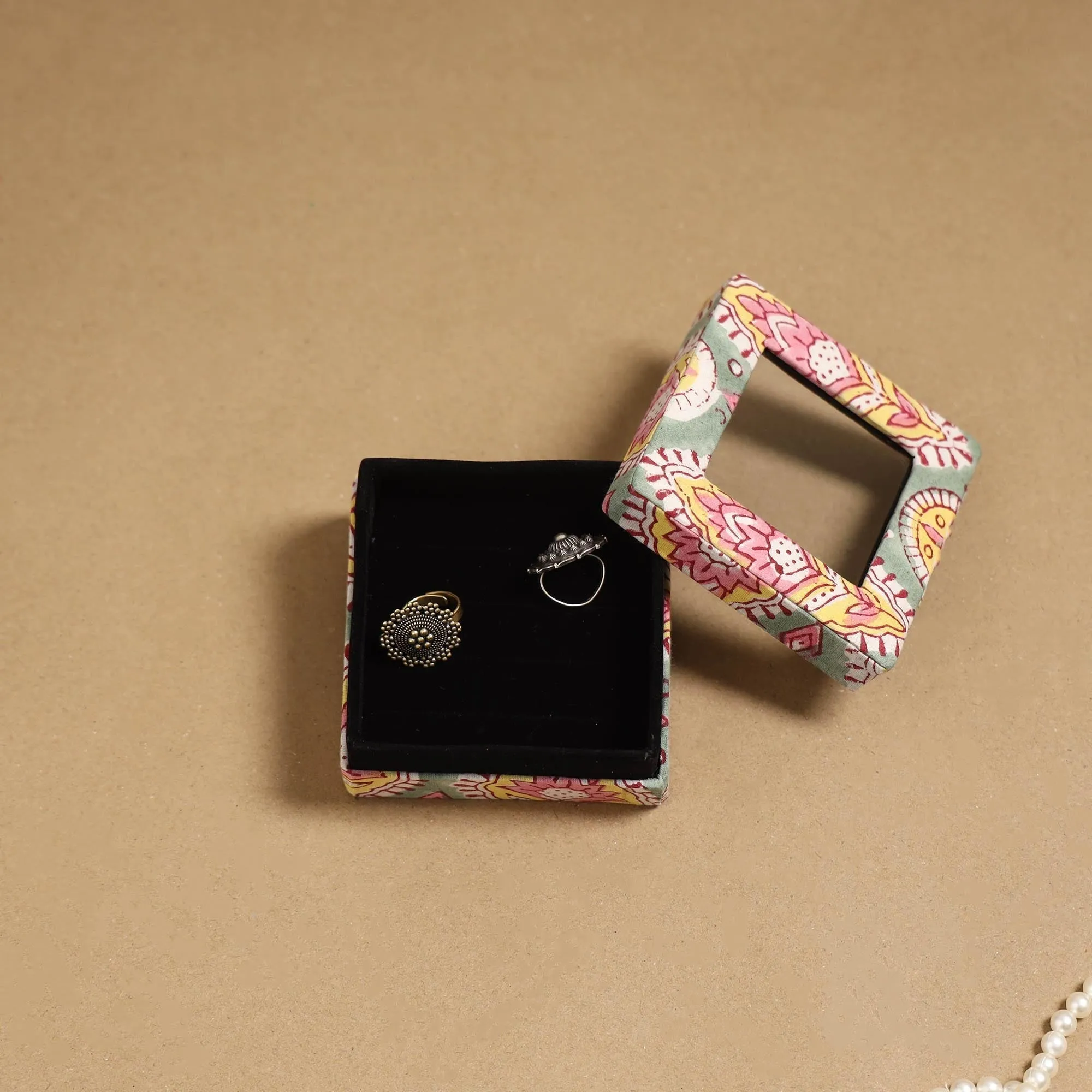 Green - Handcrafted Printed Fabric Ring/Earring Box 40 sold by Itokri product image thumbnail 4