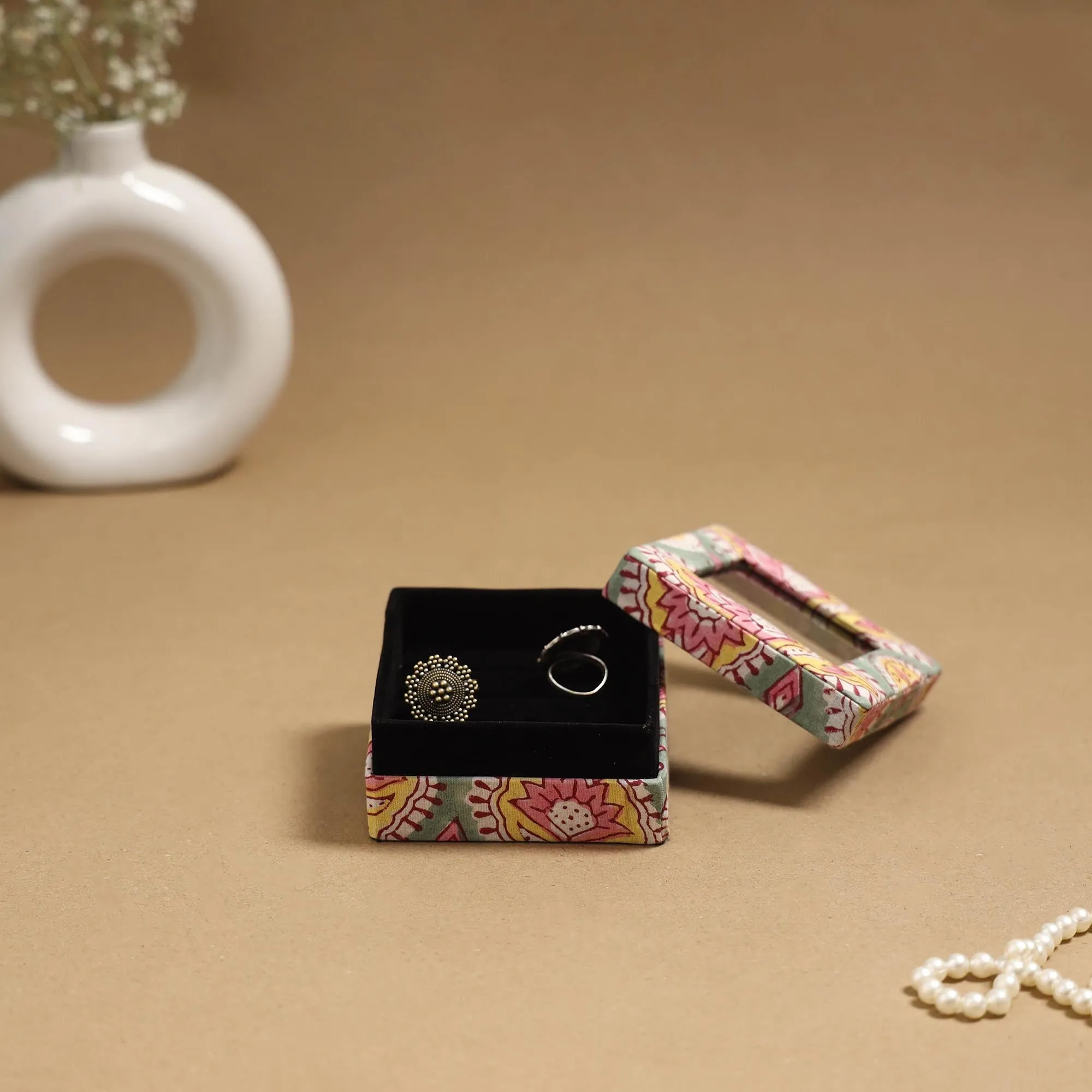 Green - Handcrafted Printed Fabric Ring/Earring Box 40 sold by Itokri product image thumbnail 2
