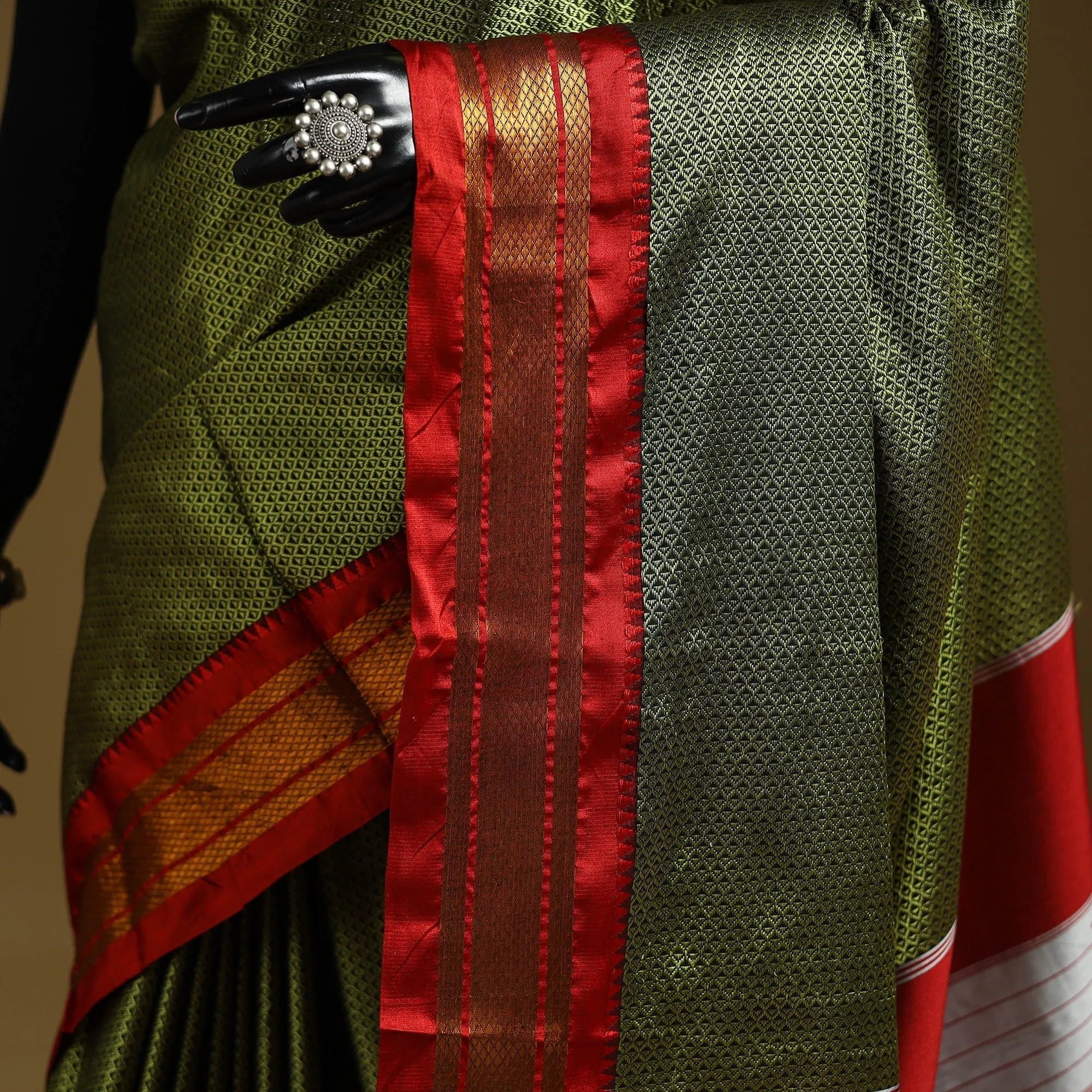 Green - Silk Cotton Khun Saree with Ilkal Pallu Chikki Paras Border 05 sold by Itokri product image thumbnail 3