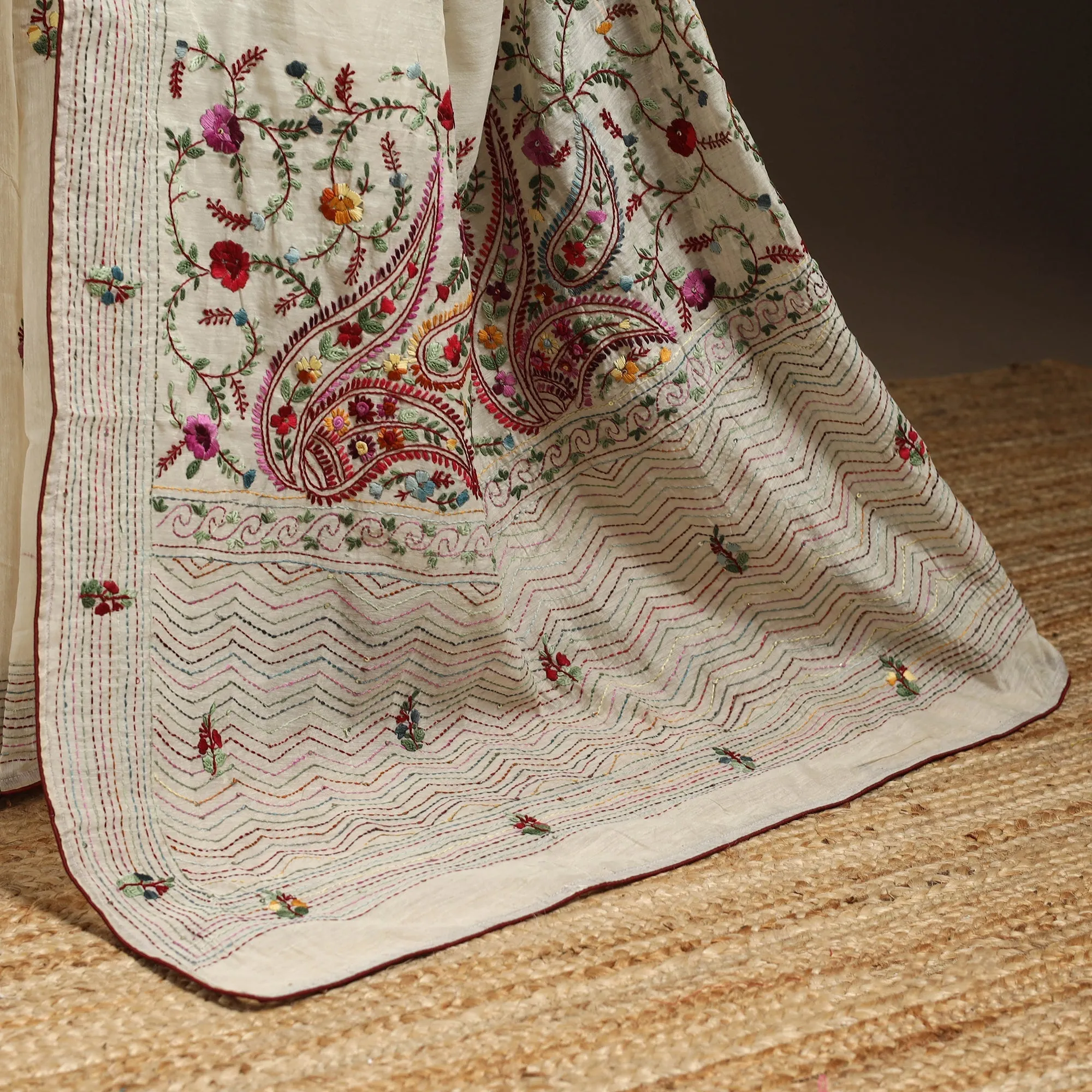 White - Bengal Chanderi Silk Hand Embroidered Saree 26 sold by Itokri product image thumbnail 4