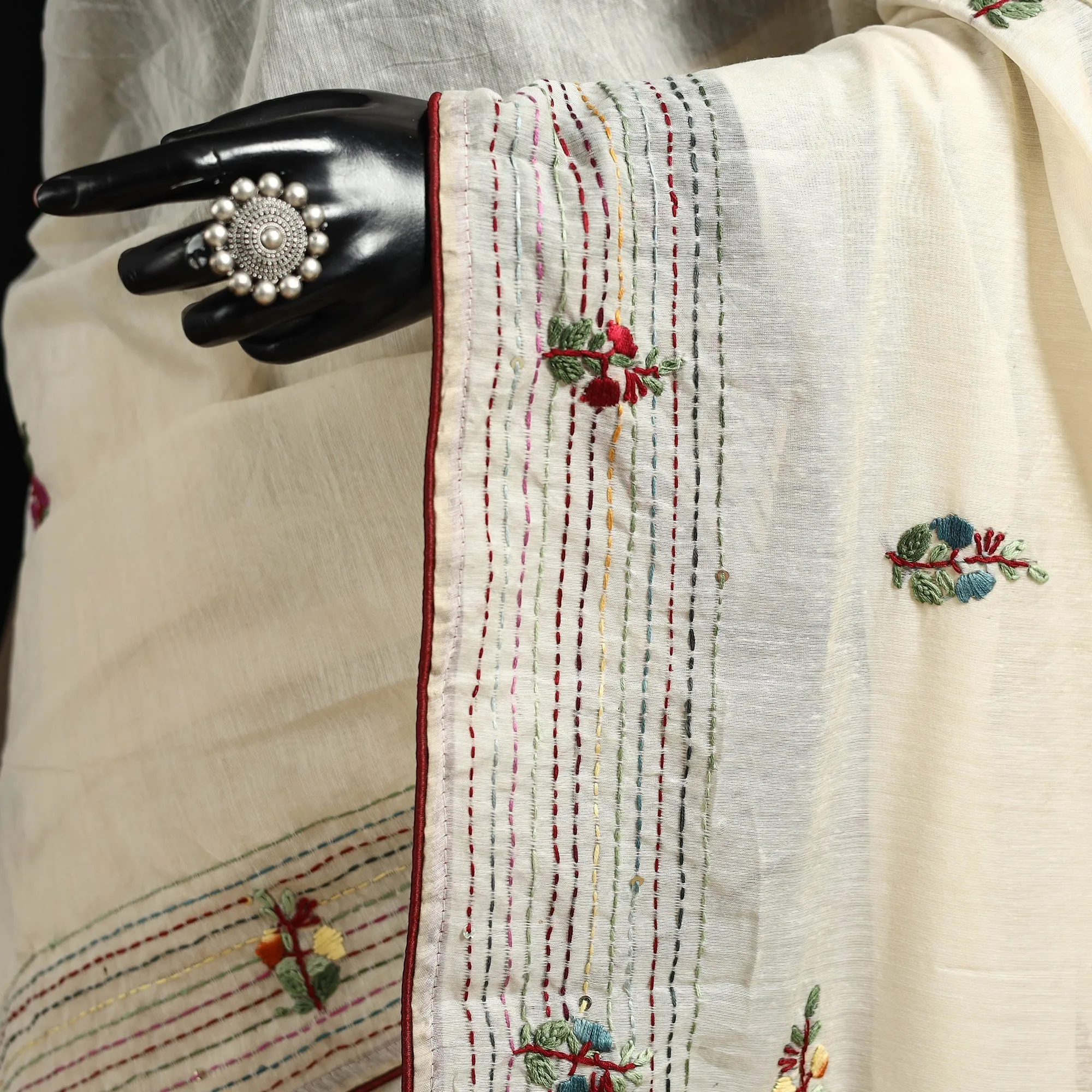 White - Bengal Chanderi Silk Hand Embroidered Saree 26 sold by Itokri product image thumbnail 3