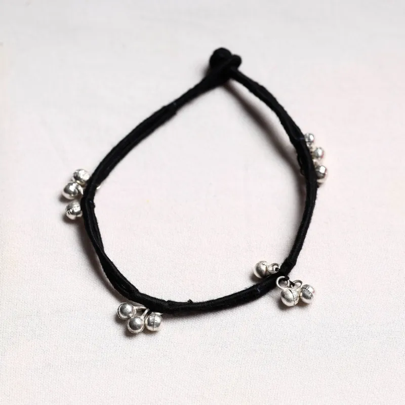Black - Handcrafted Patwa Thread & Ghungroo Work Anklet 09 sold by Itokri
