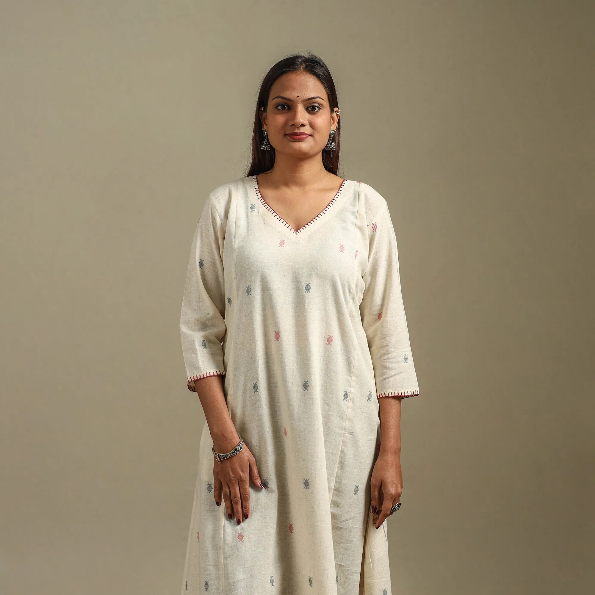 White - A-Line Cotton Hand Embroidered Jamdani Border Thread Buti Kurta for women 07 sold by Itokri product image thumbnail 2