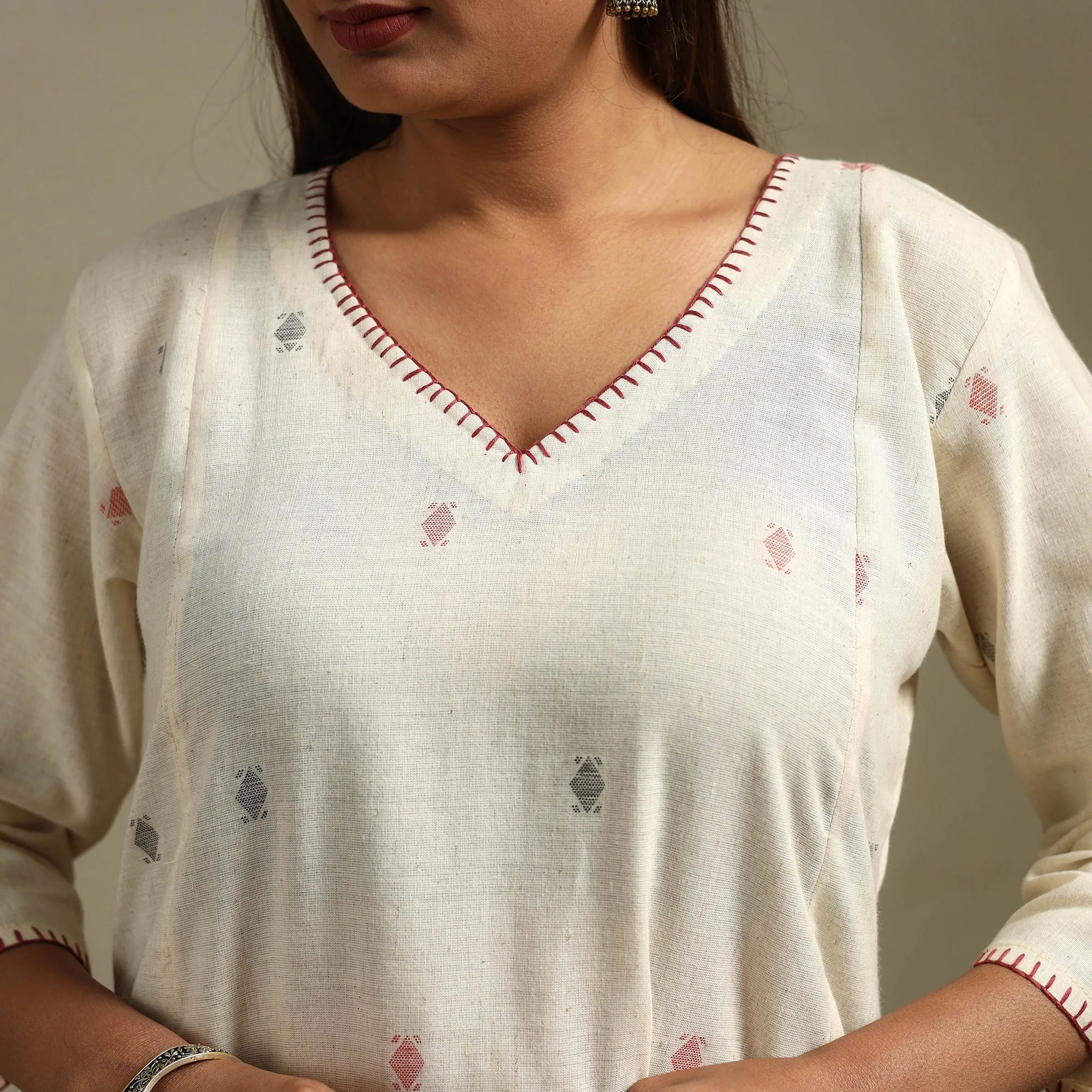 White - A-Line Cotton Hand Embroidered Jamdani Border Thread Buti Kurta for women 07 sold by Itokri product image thumbnail 4