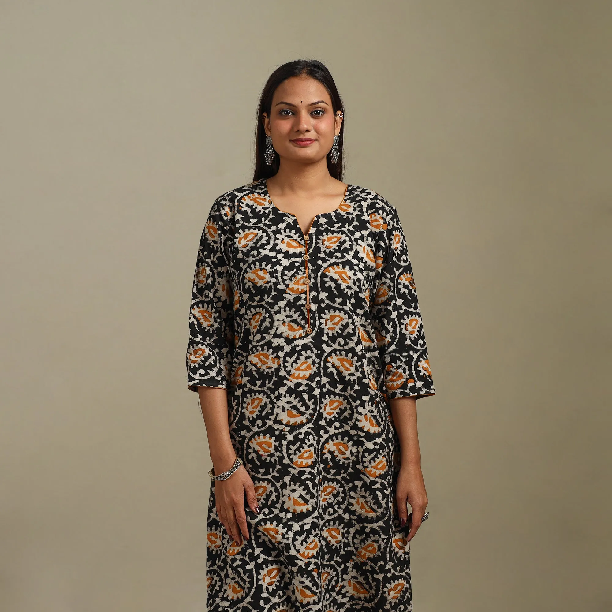 Black - Straight Cotton Hand Block Batik Print Kurta for women 24 sold by Itokri product image thumbnail 2