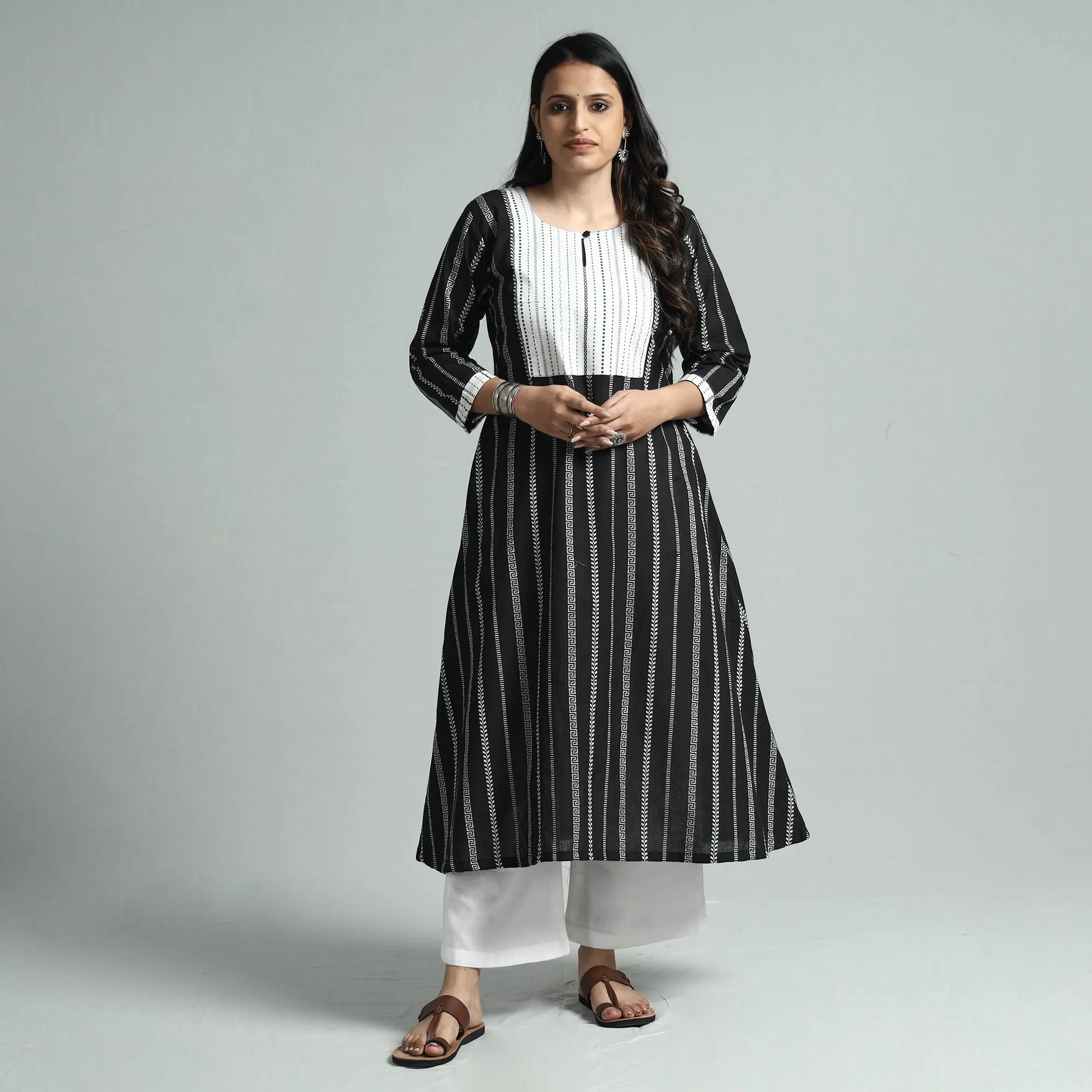 Black - Jacquard Cotton Floral A-Line Kurta 26 sold by Itokri product image thumbnail 2