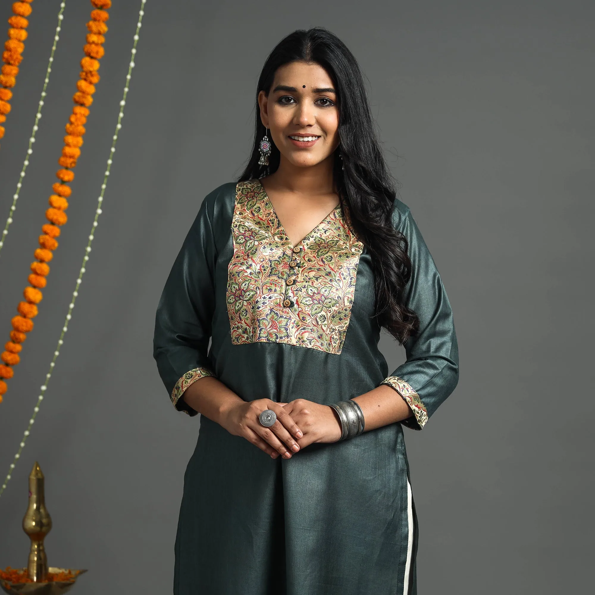 Green - Plain Tussar Silk Handloom Banarasi Patchwork Straight Kurta sold by Itokri product image thumbnail 2