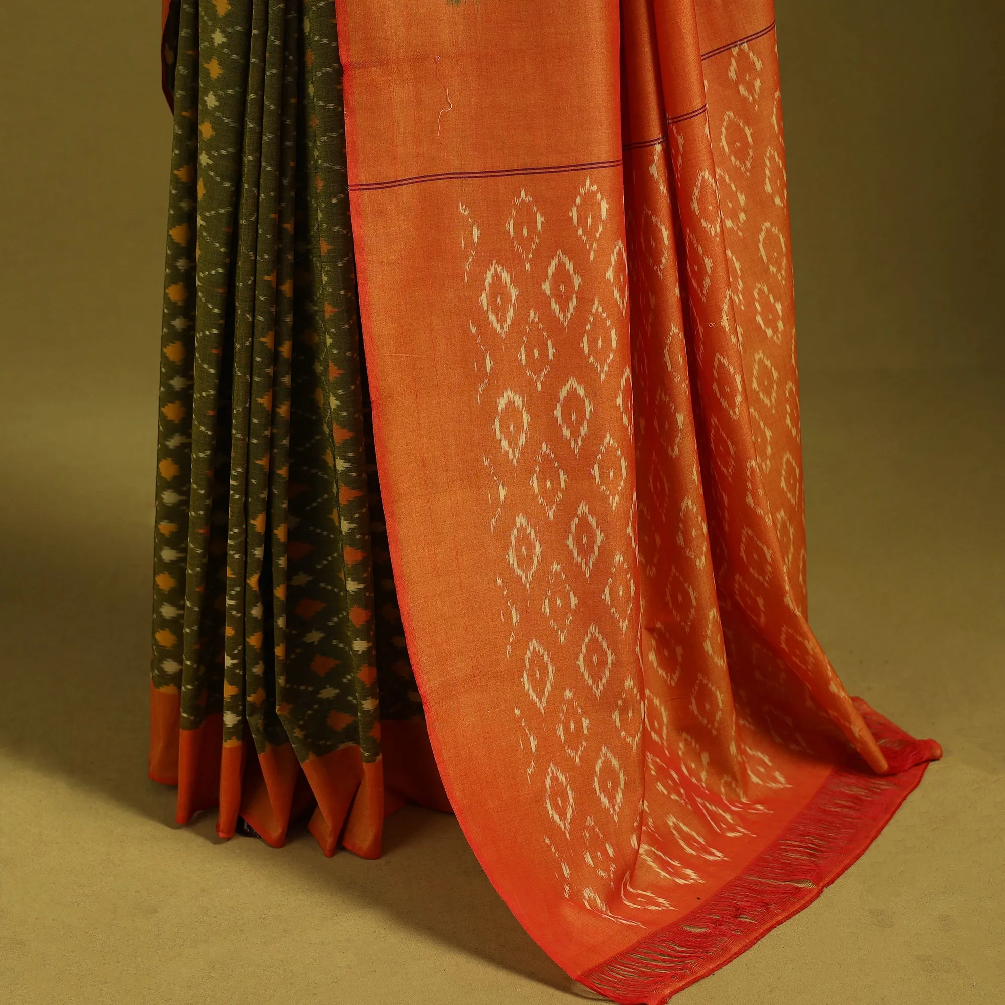 Green - Mercerised Cotton Handloom Pochampally Ikat Saree 27 sold by Itokri product image thumbnail 4